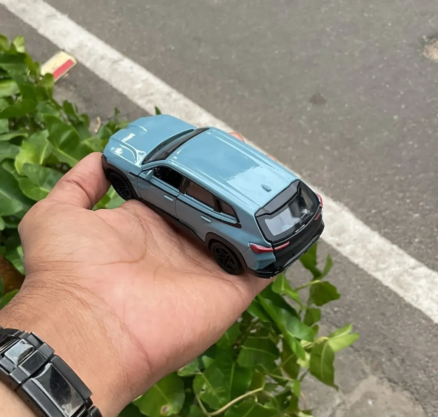 Bmw XM Blue 1:36 Scale Metal Diecast Car 3