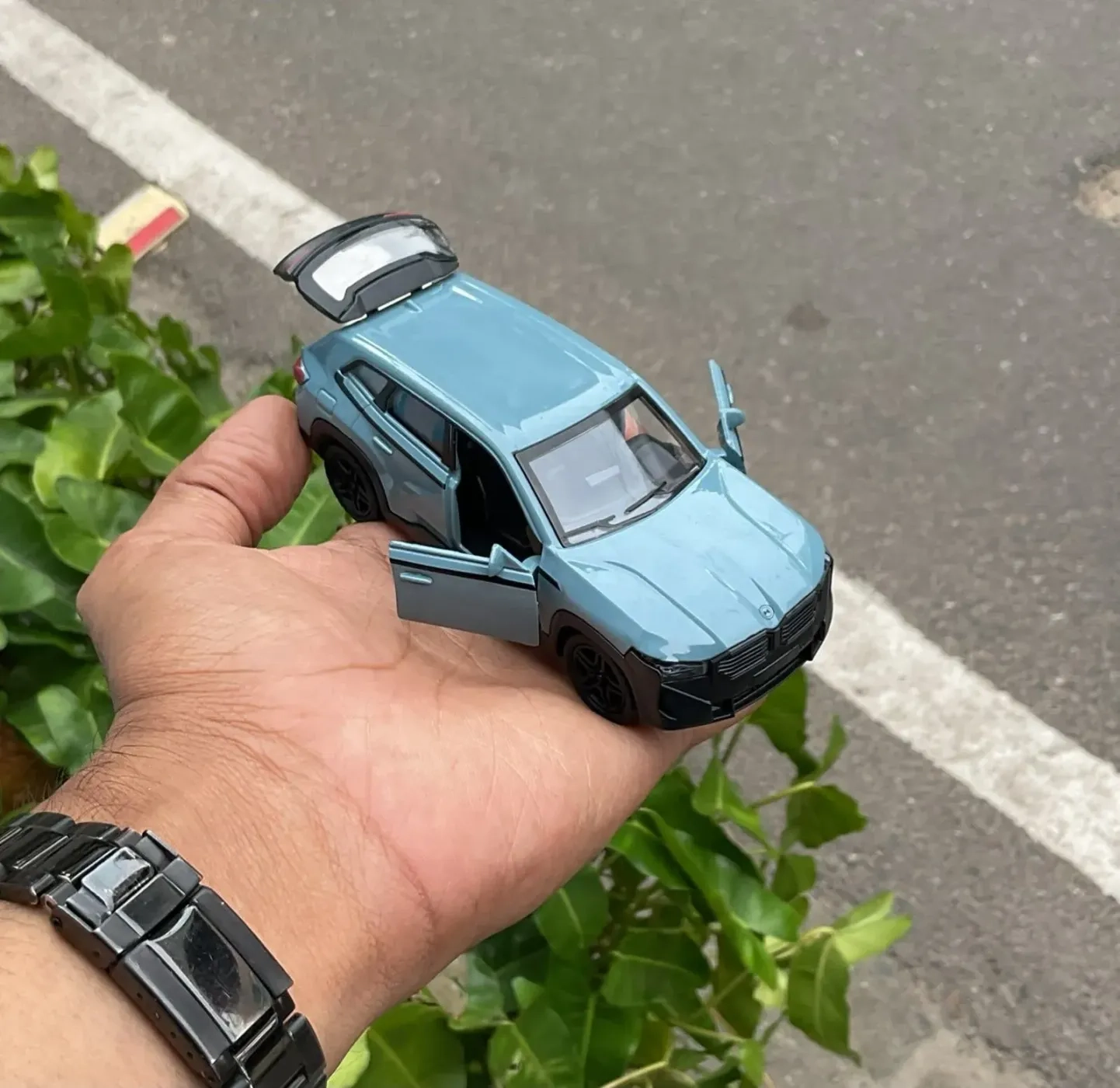 Bmw XM Blue 1:36 Scale Metal Diecast Car 4