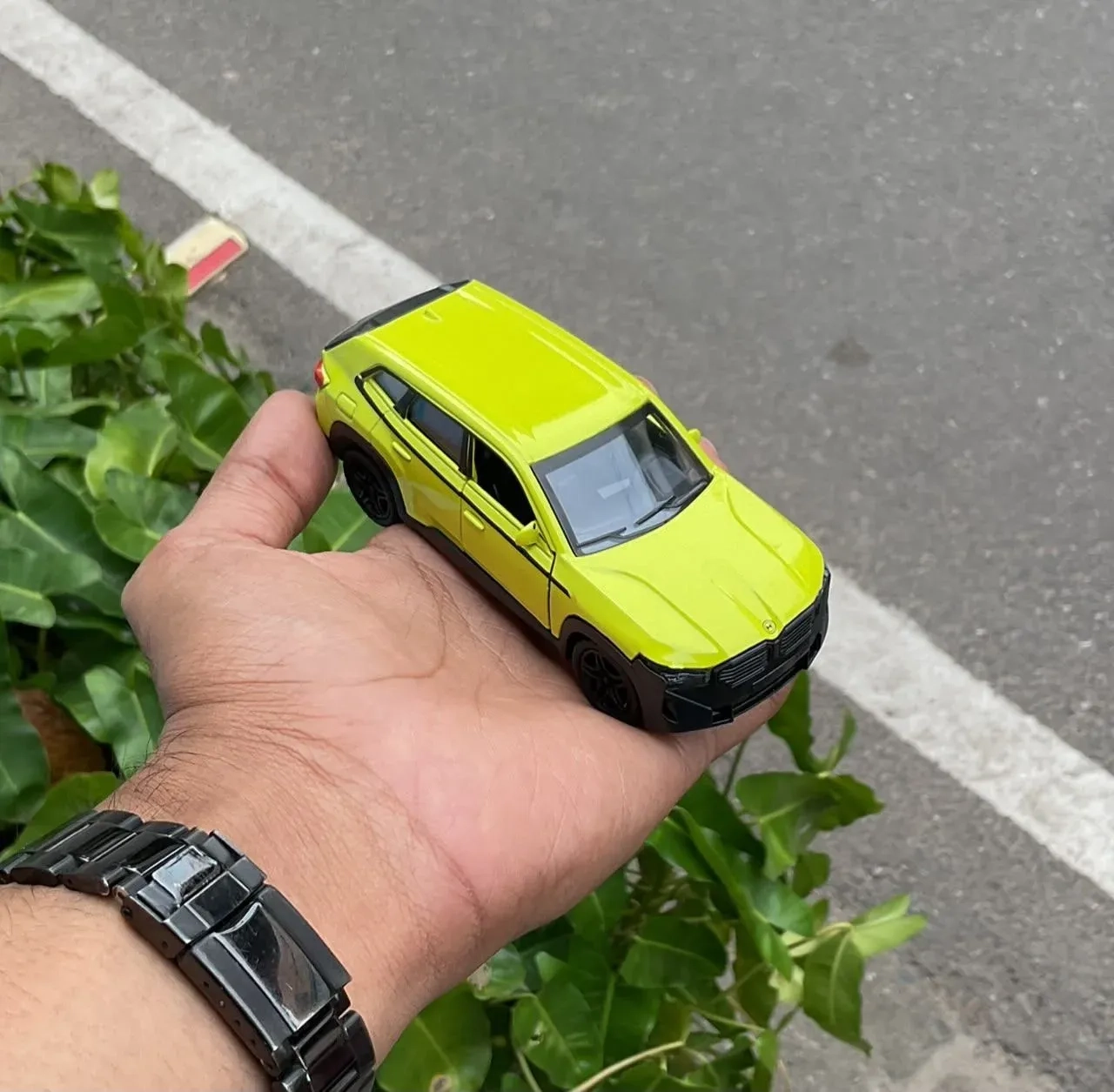 Bwm Xm Flurecent Green 1:36 Scale Metal Diecast Car 1