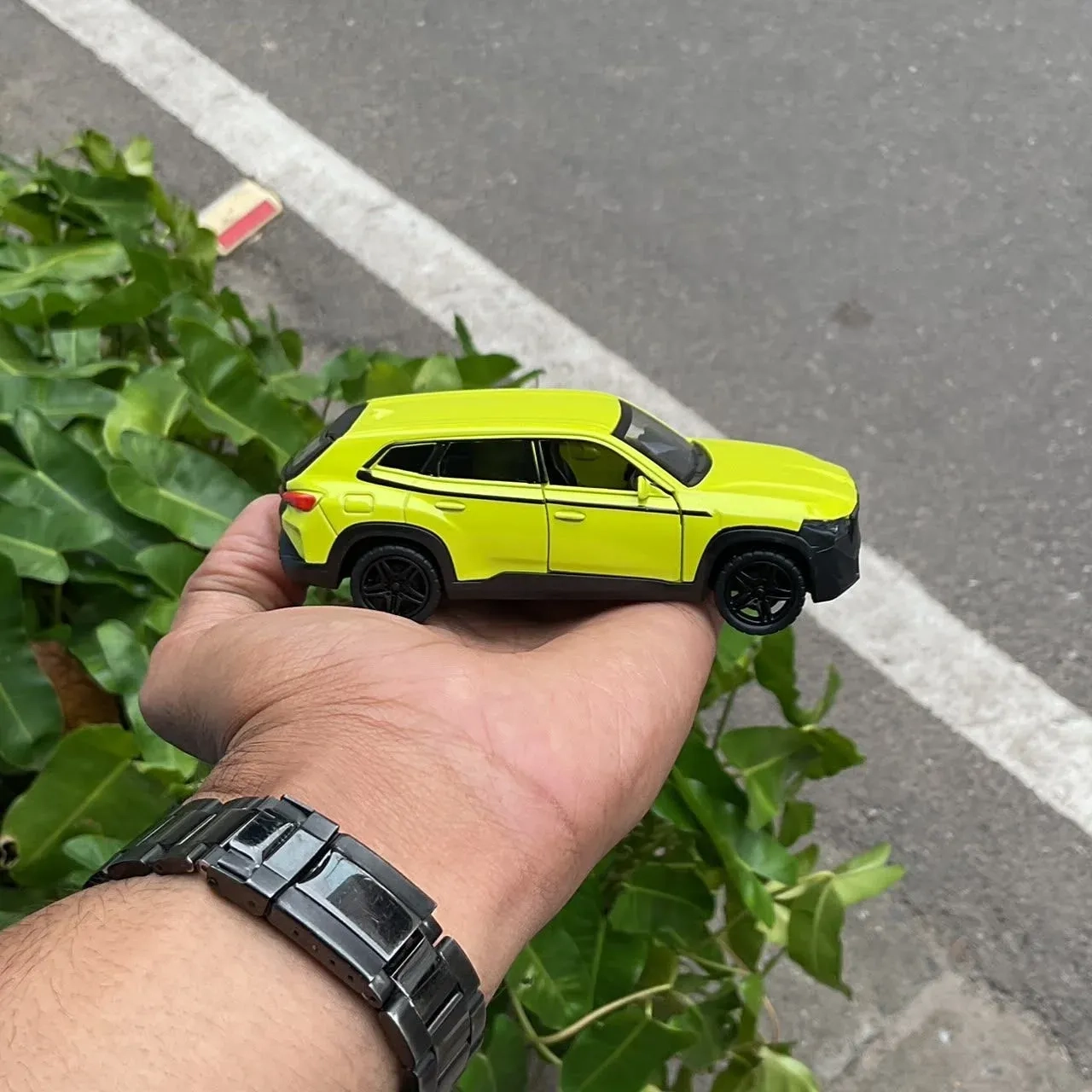 Bwm Xm Flurecent Green 1:36 Scale Metal Diecast Car 2