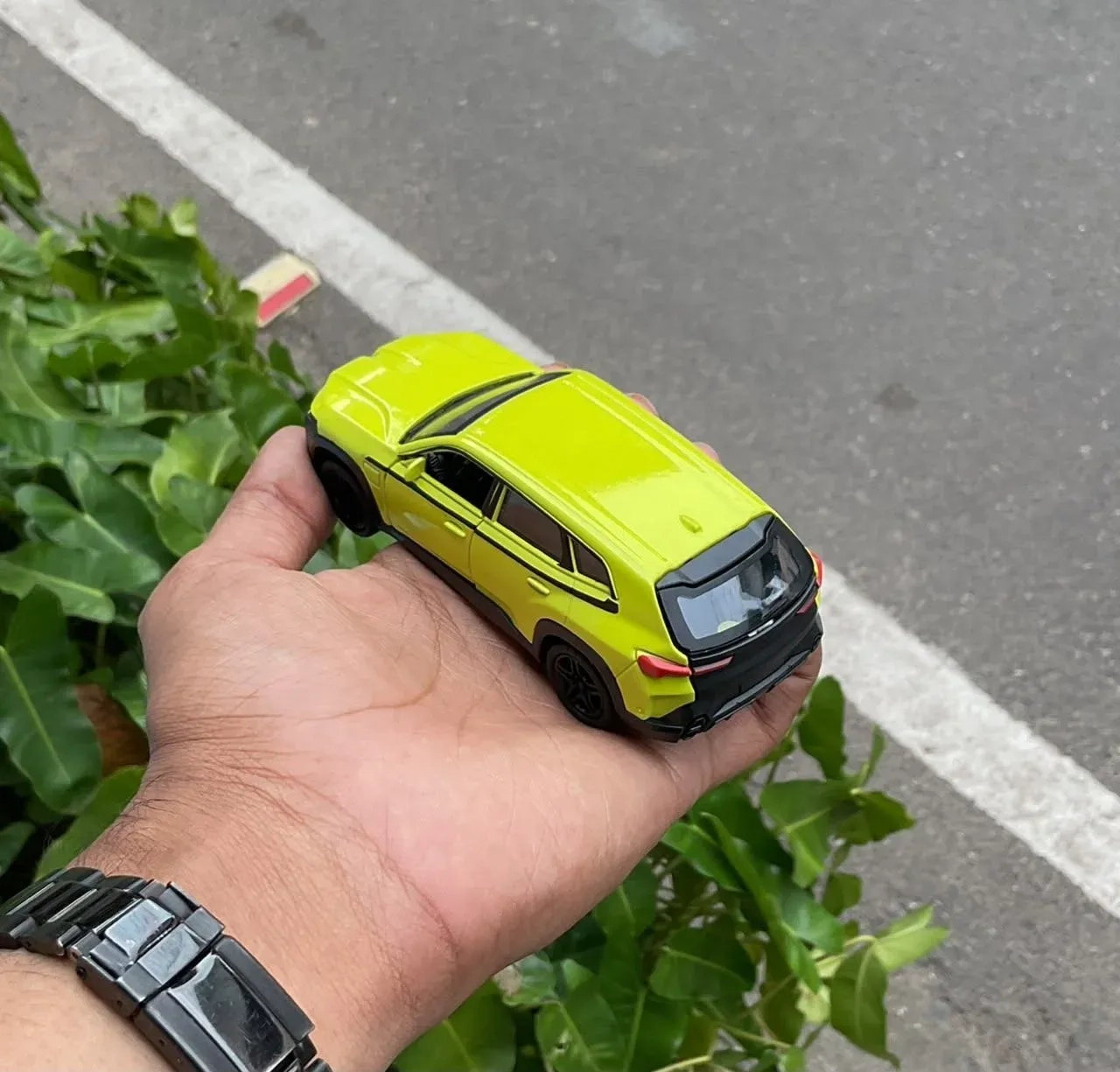 Bwm Xm Flurecent Green 1:36 Scale Metal Diecast Car 3