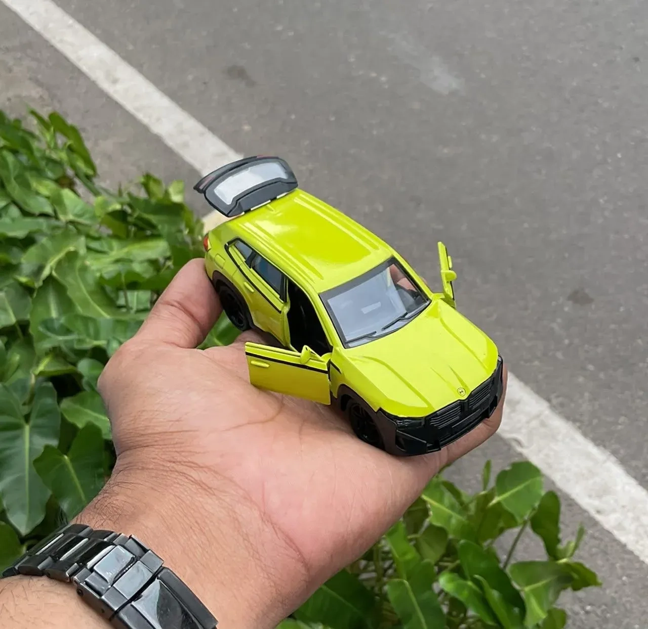 Bwm Xm Flurecent Green 1:36 Scale Metal Diecast Car 4