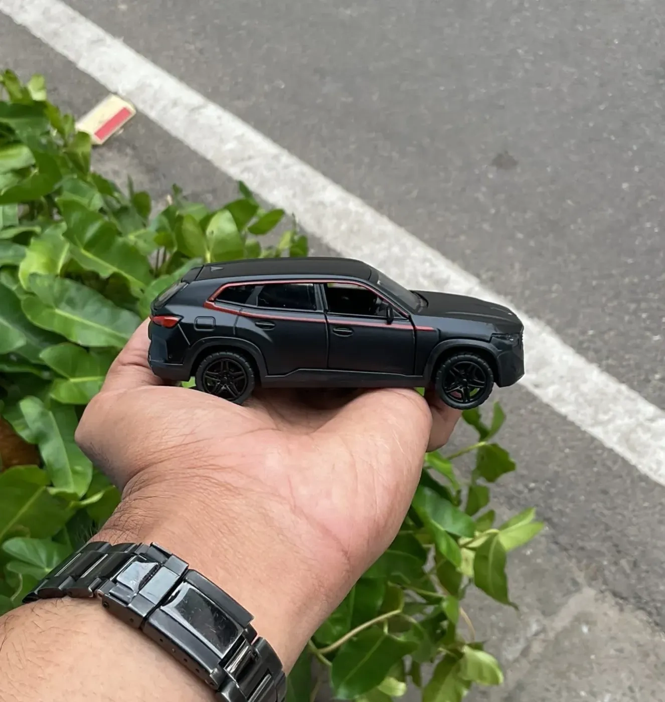 Bmw Xm Matte Black 1:36 Scale Metal Diecast Car 2