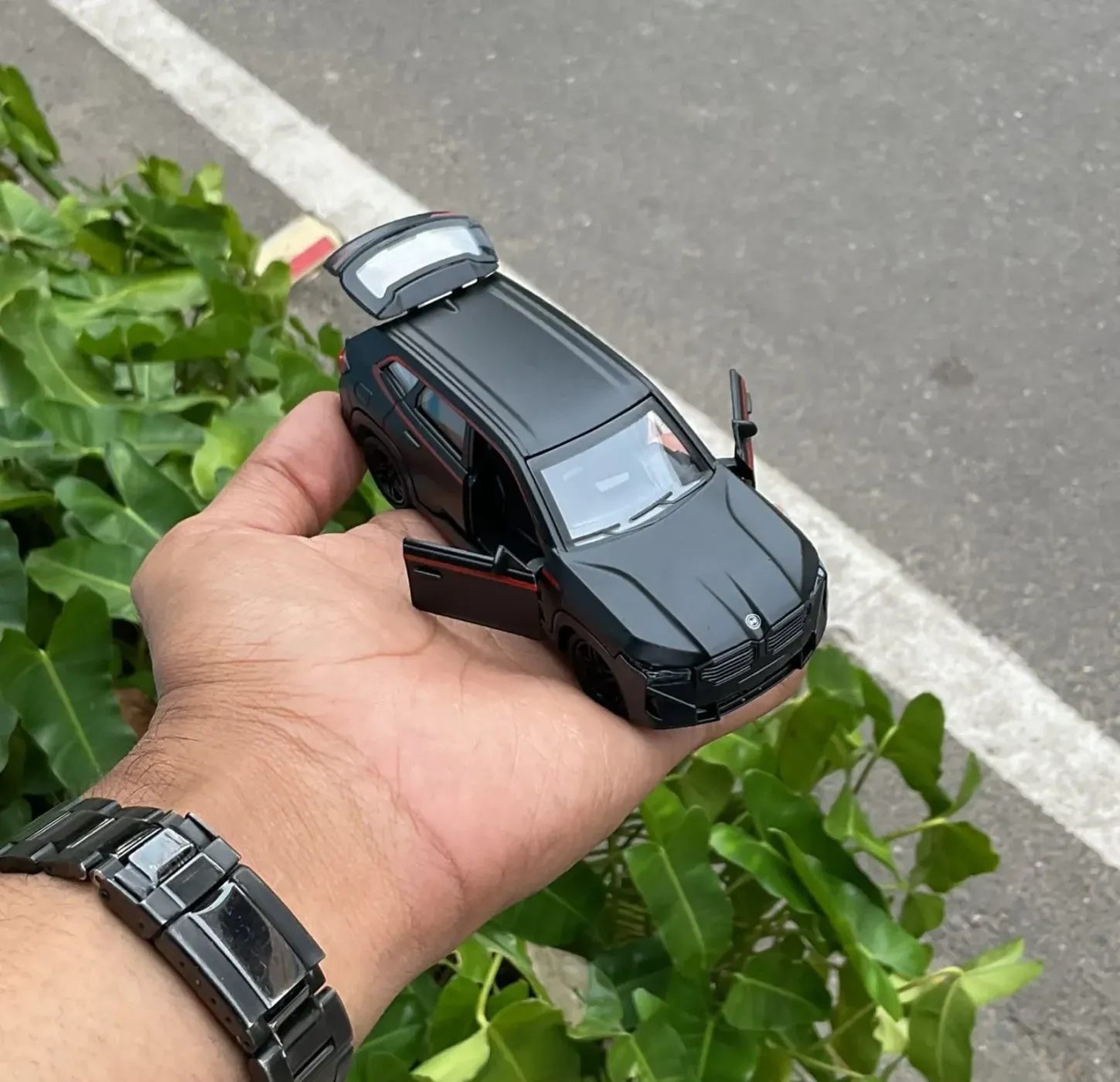 Bmw Xm Matte Black 1:36 Scale Metal Diecast Car 4