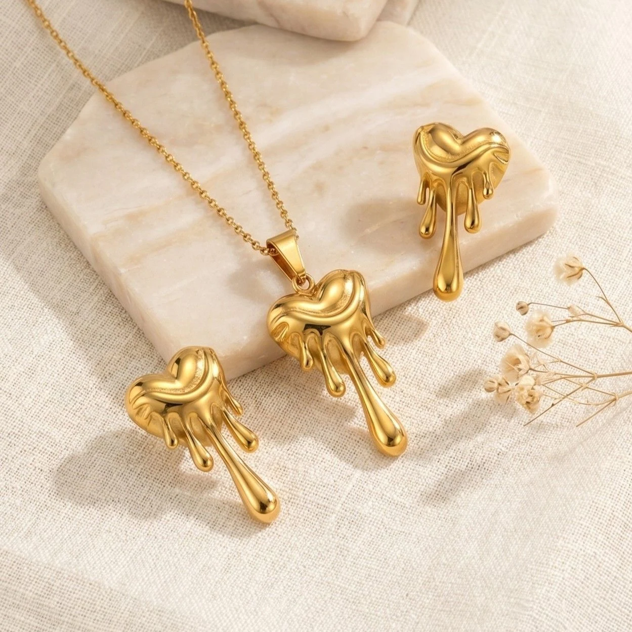 Anti Tarnish Heart Bleeding Necklace 1