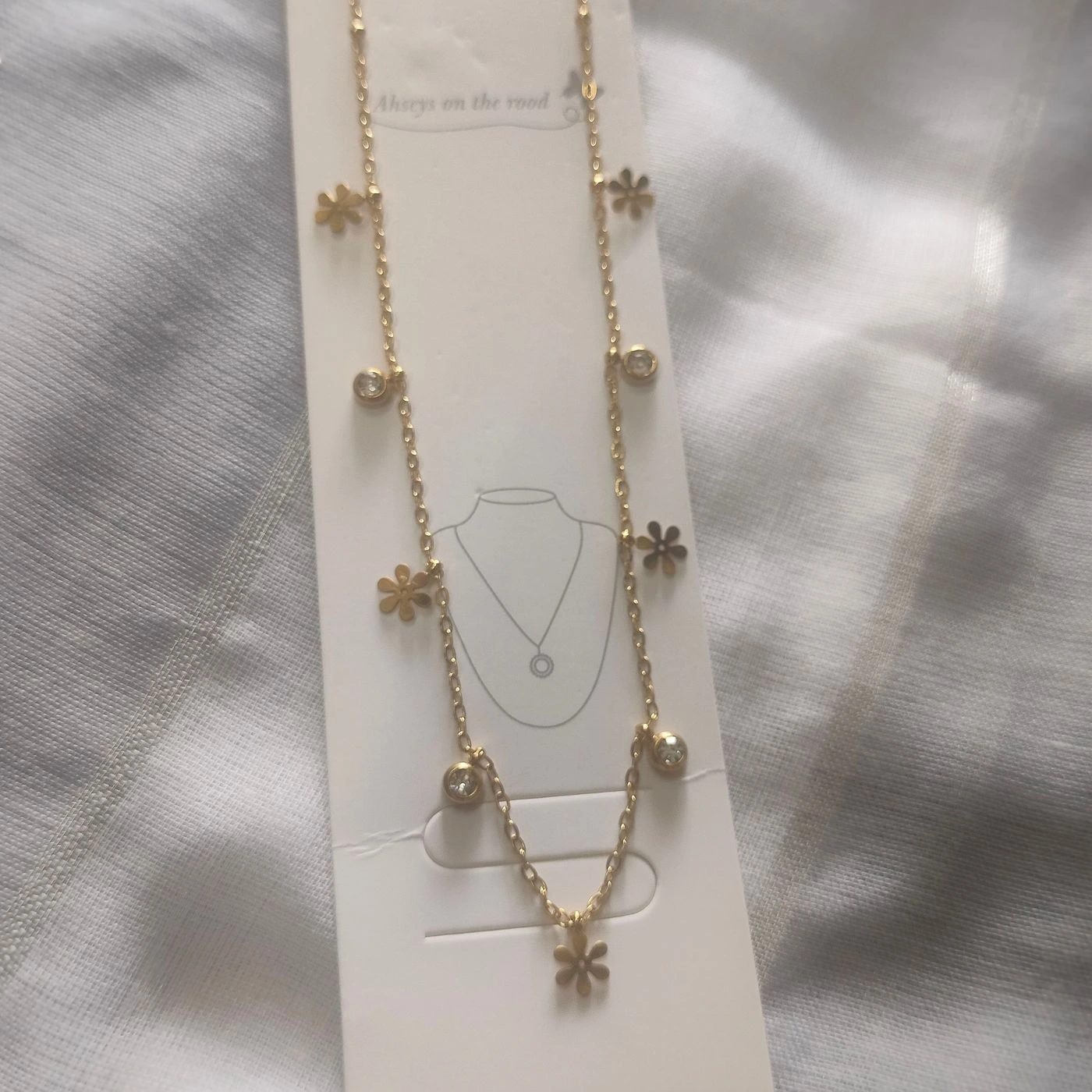 Charming Neck Chain with elegant flower 1