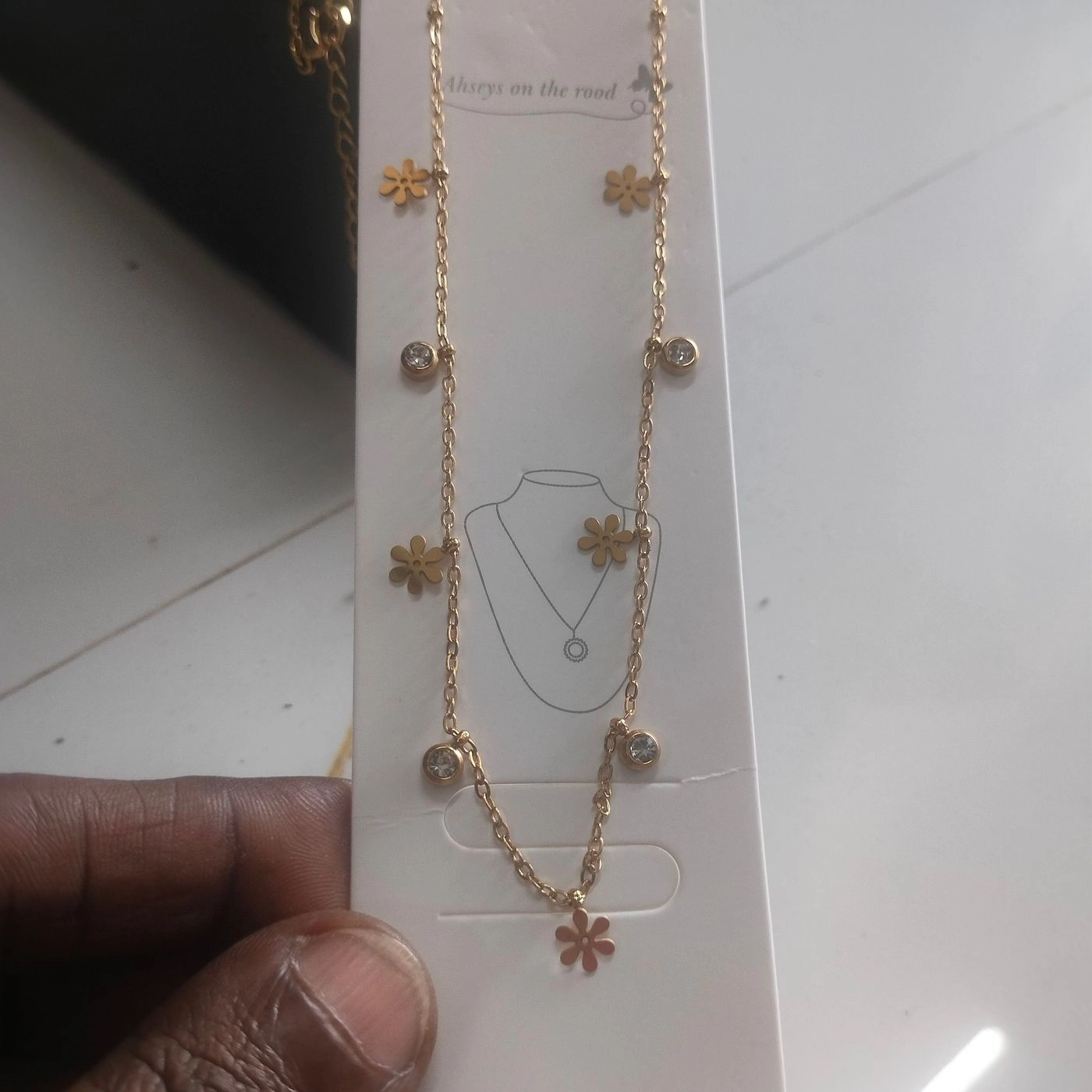 Charming Neck Chain with elegant flower 2