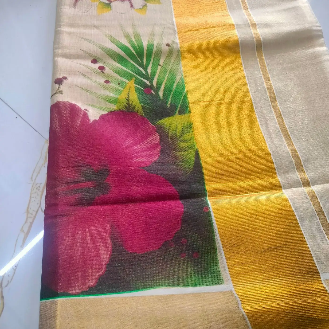 Tissue Kasavu Saree with chembaruthi digital print 3