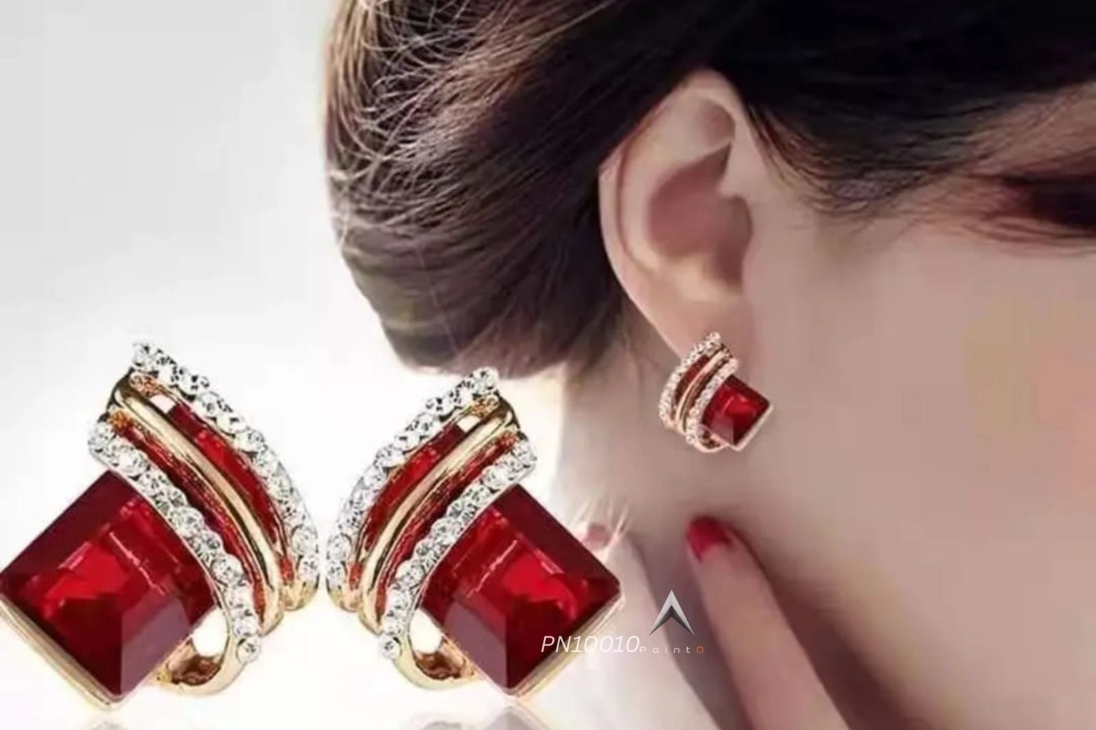 Korean New High-end Diamond-encrusted Earrings for
Women Elegant Stud Earrings Crystal Rhombus Wing
Geometric Earrings