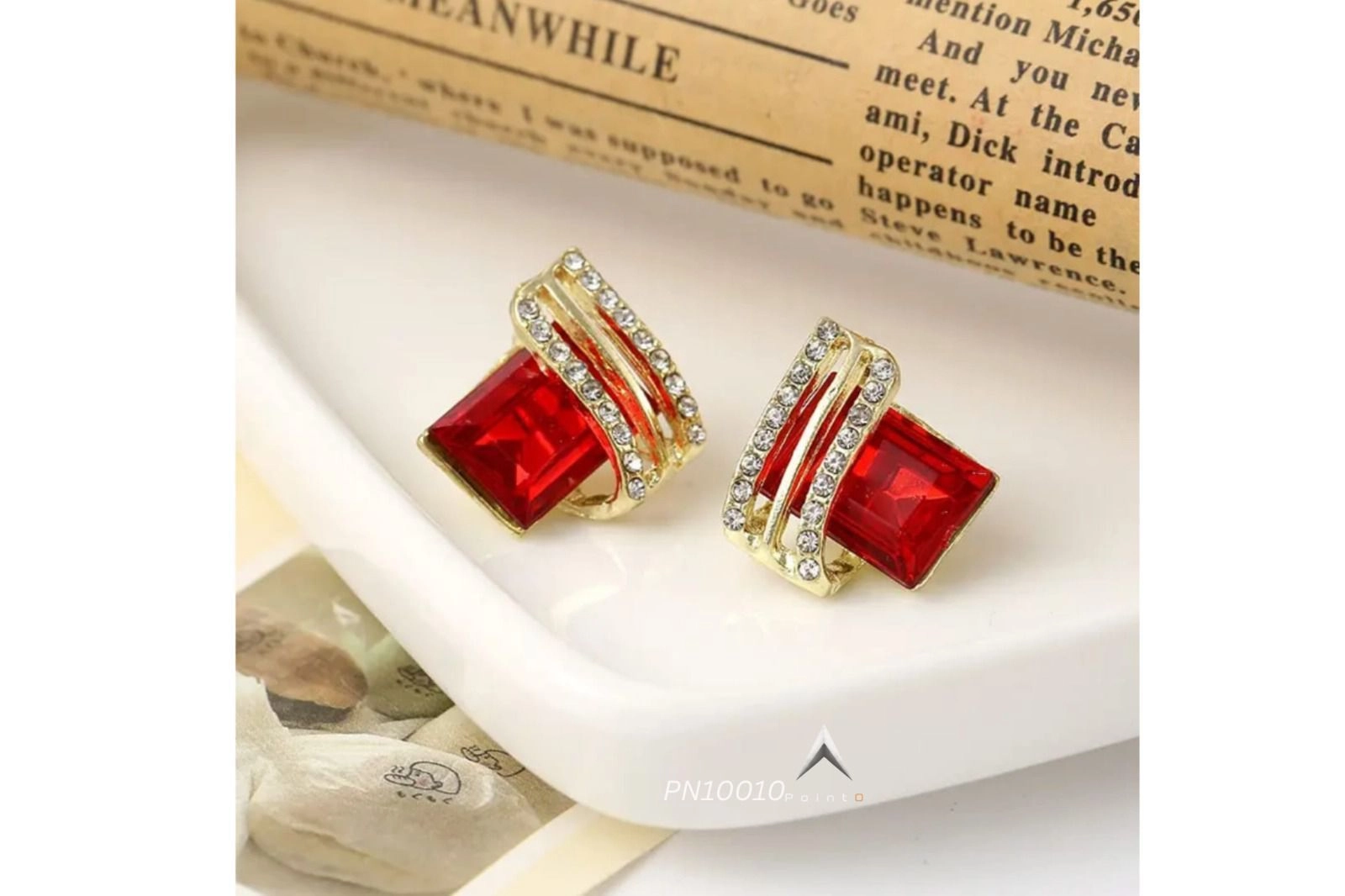 Korean New High-end Diamond-encrusted Earrings for
Women Elegant Stud Earrings Crystal Rhombus Wing
Geometric Earrings