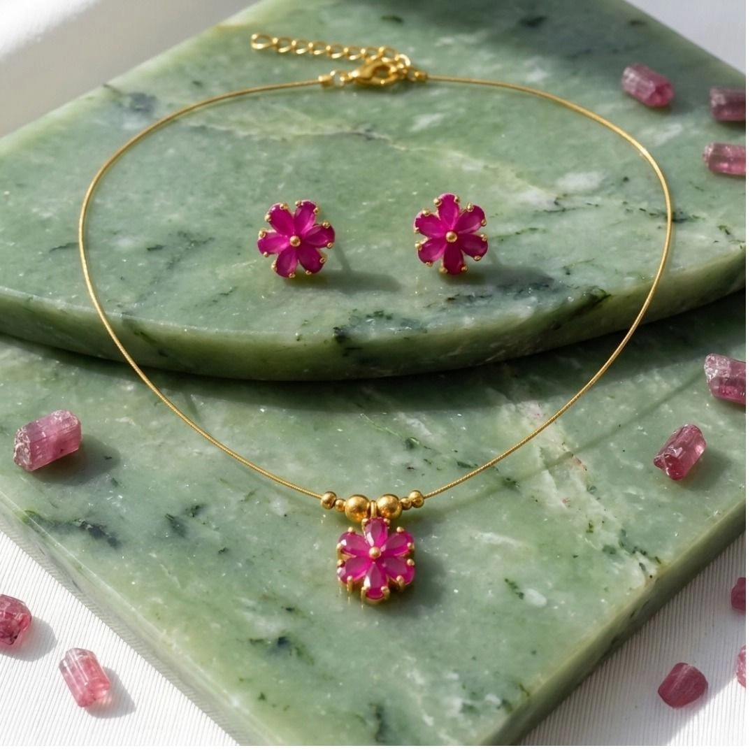 High Gold Polish Stone Fancy Style Pendant Set