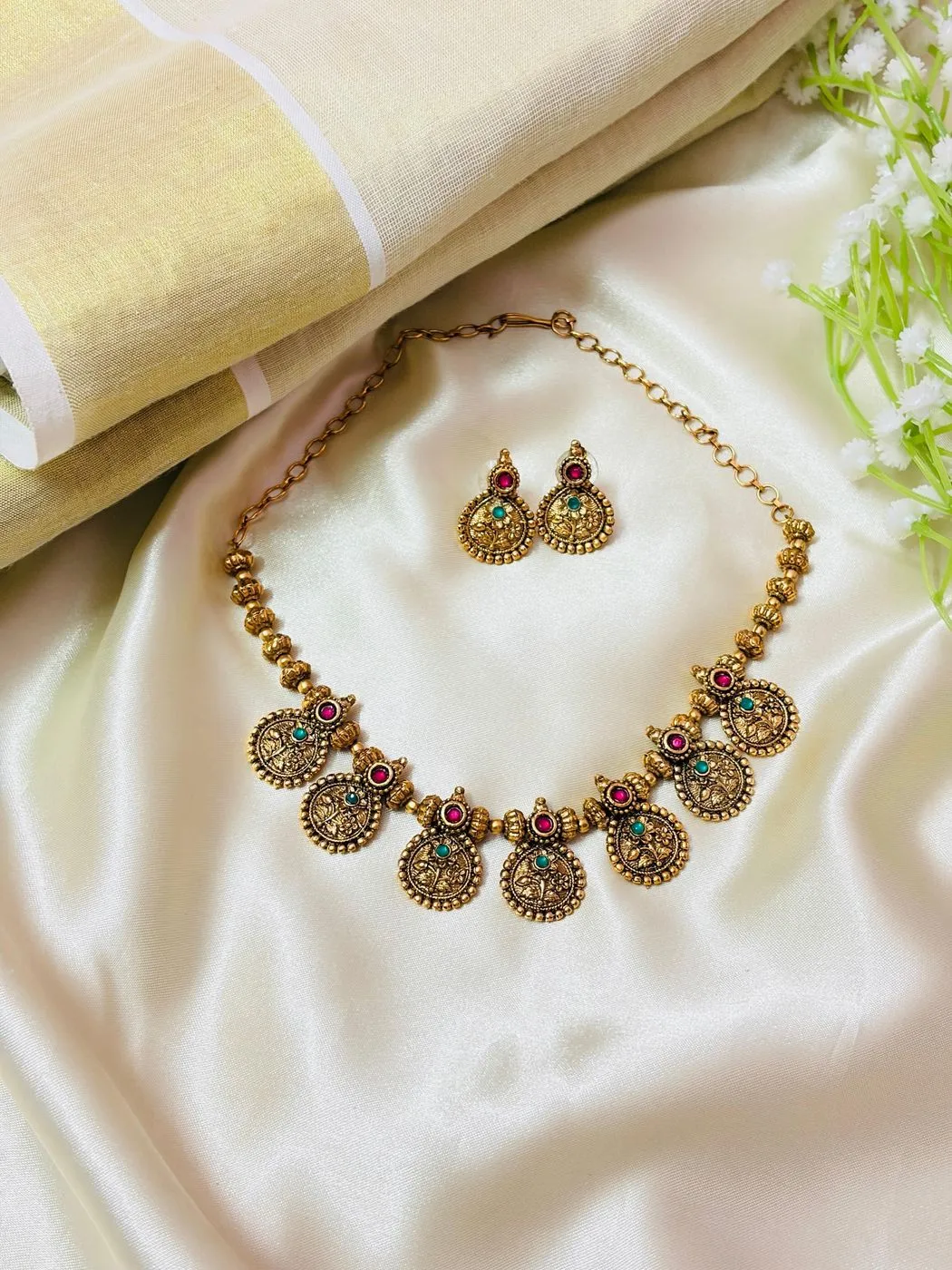 Non Idol Coin Necklace