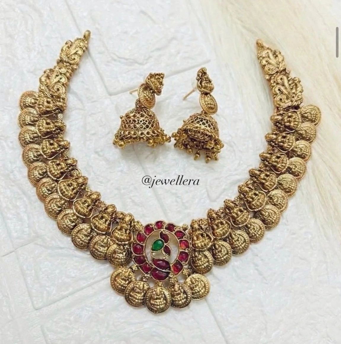 Lakshmi choker
