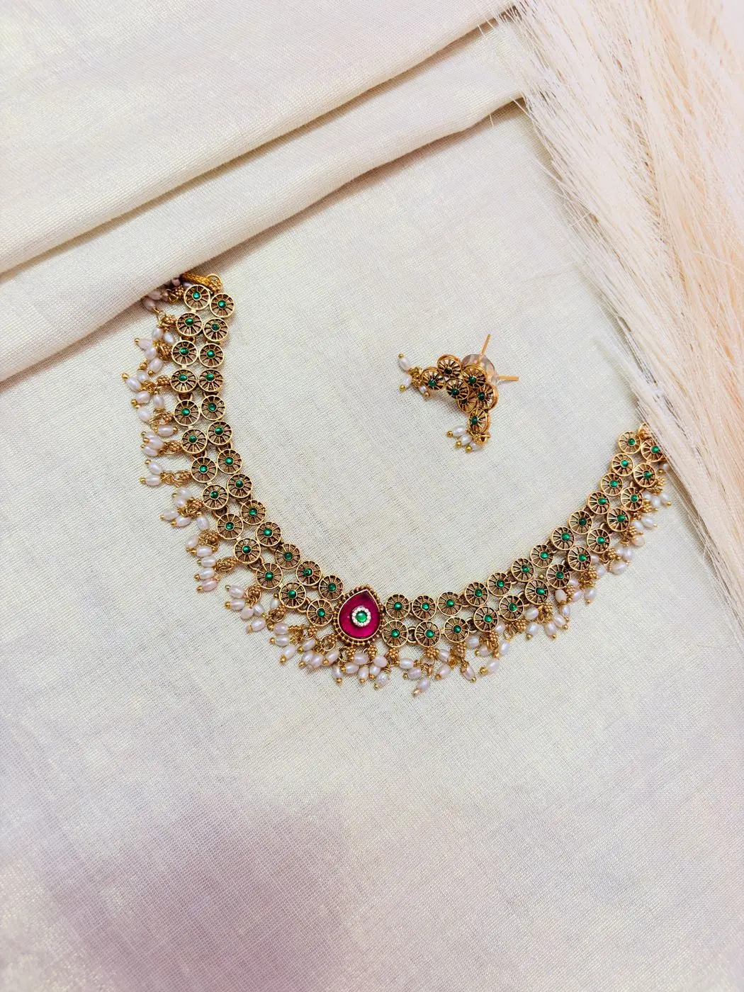 Uncut Kemp Vintage Necklace