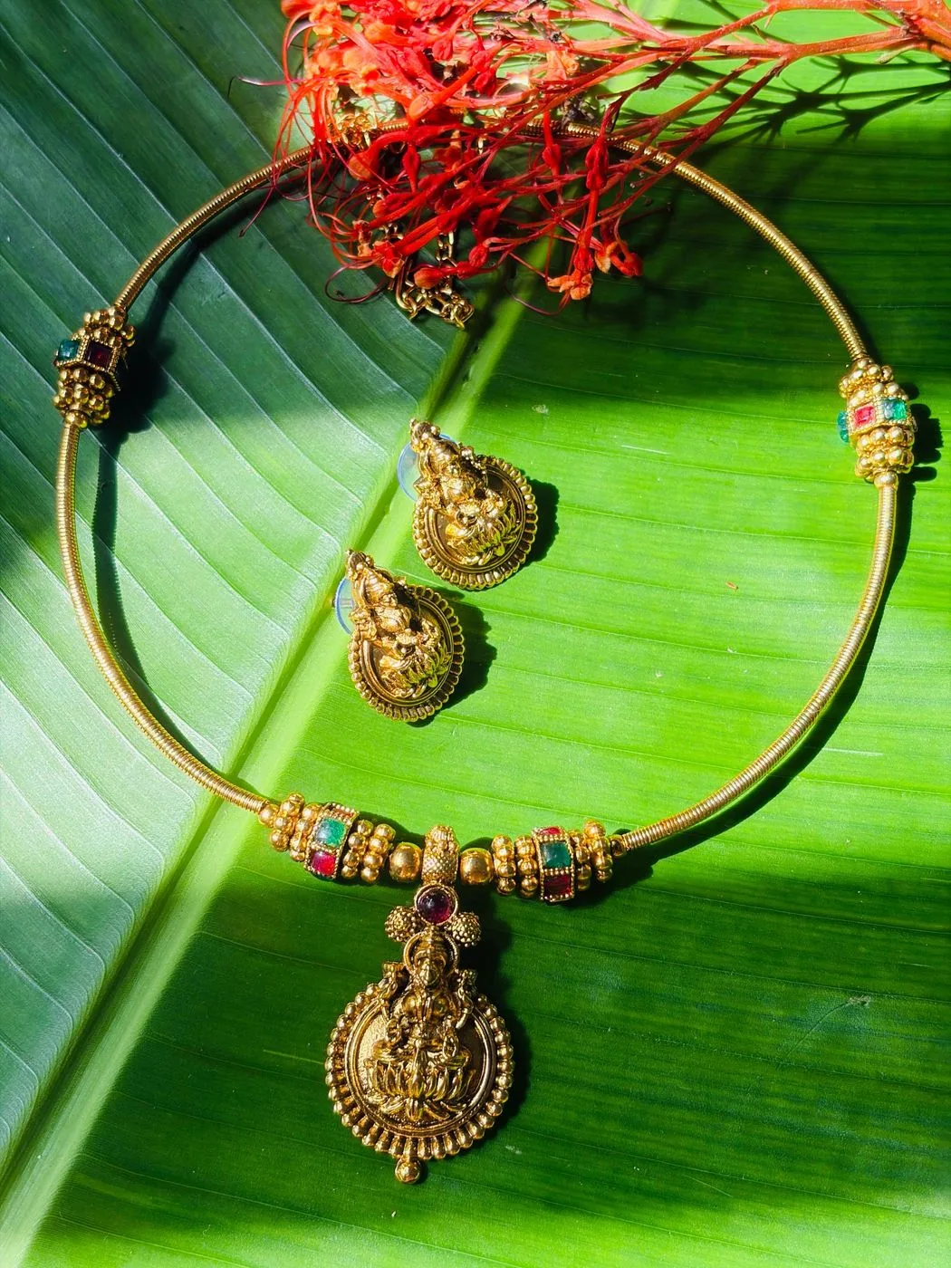 Devi Pendant Hasli Chain
