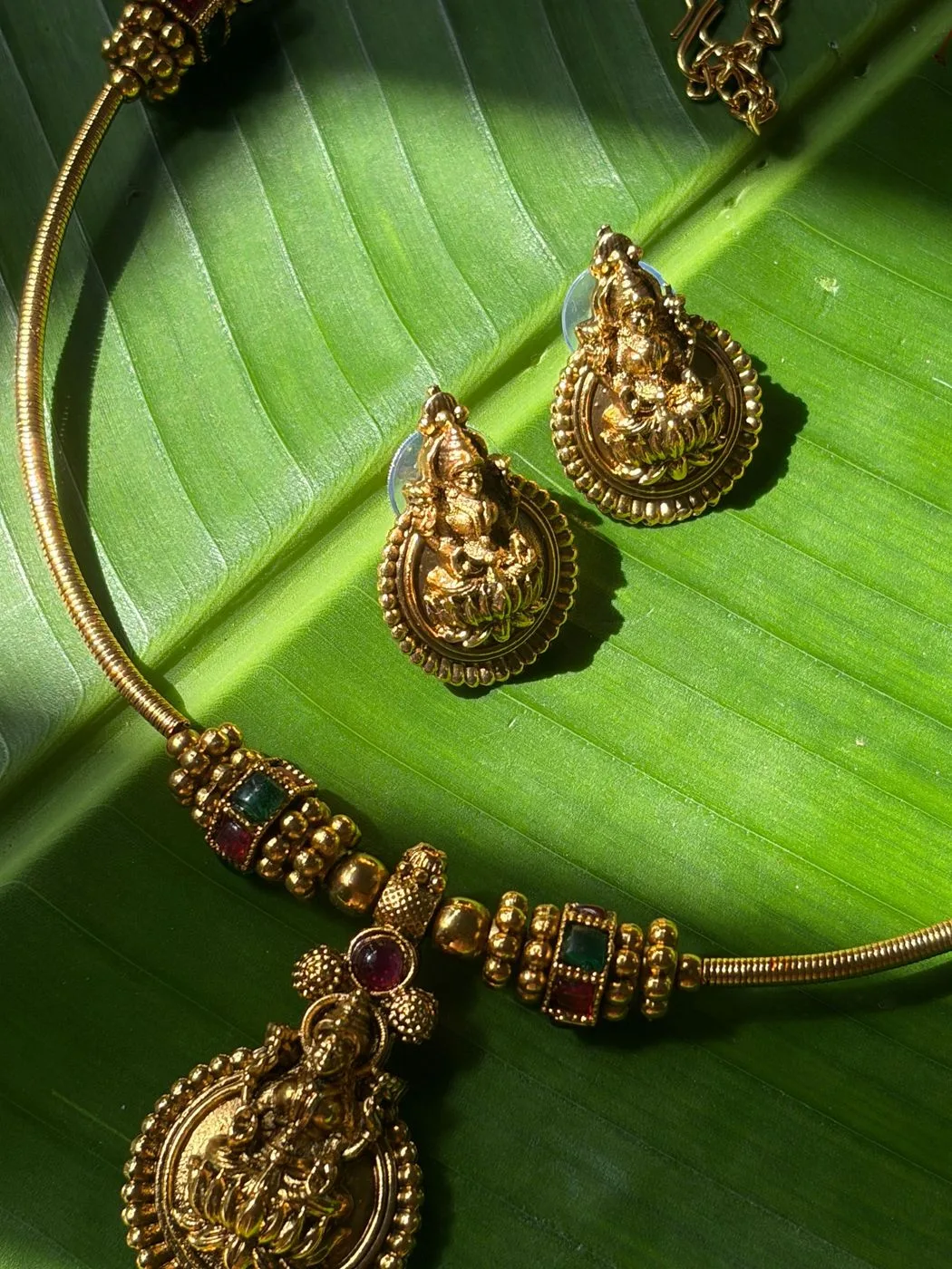 Devi Pendant Hasli Chain