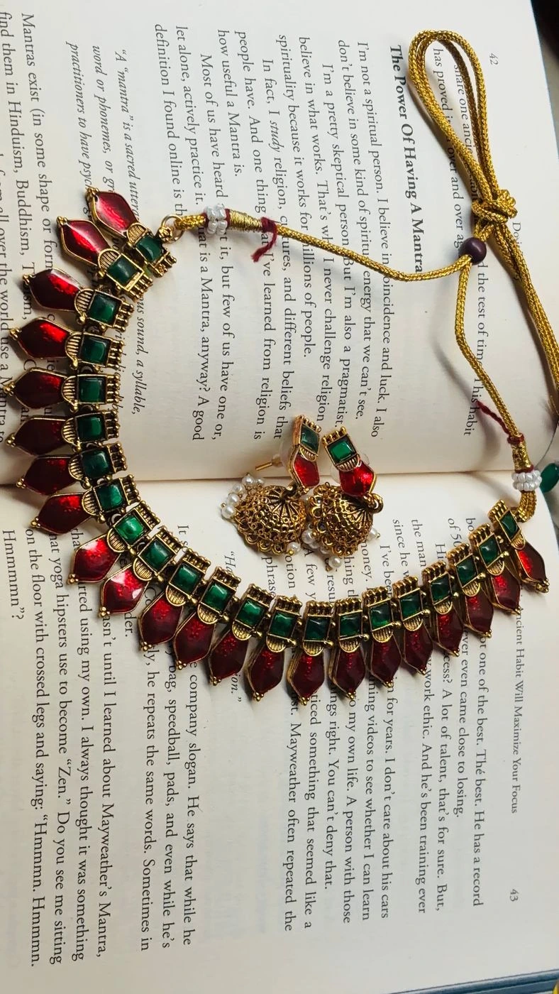 Red Naagapada Palakka Maala