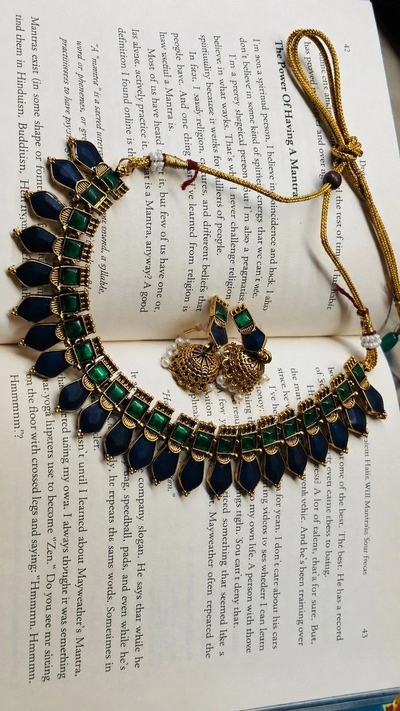 Blue Naagapada Palakka Maala