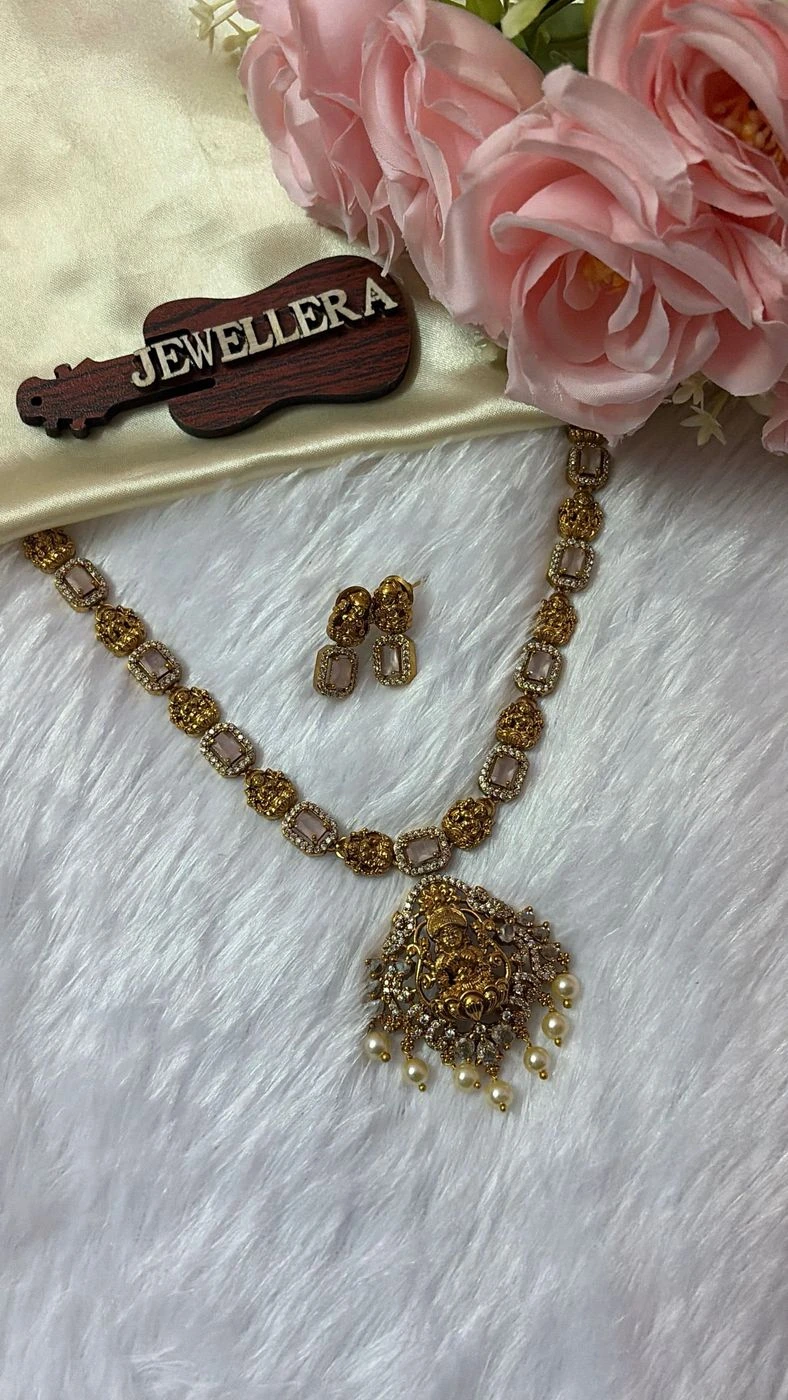 Temple Necklace With Stone 1