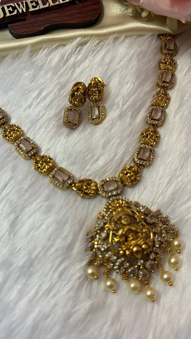 Temple Necklace With Stone 2
