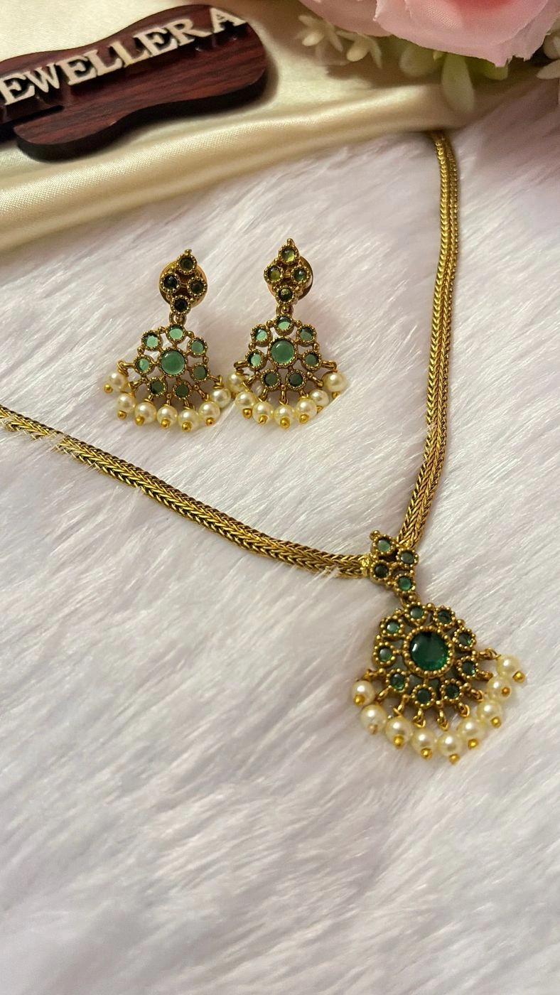Green Stone Pendant Attigai 2