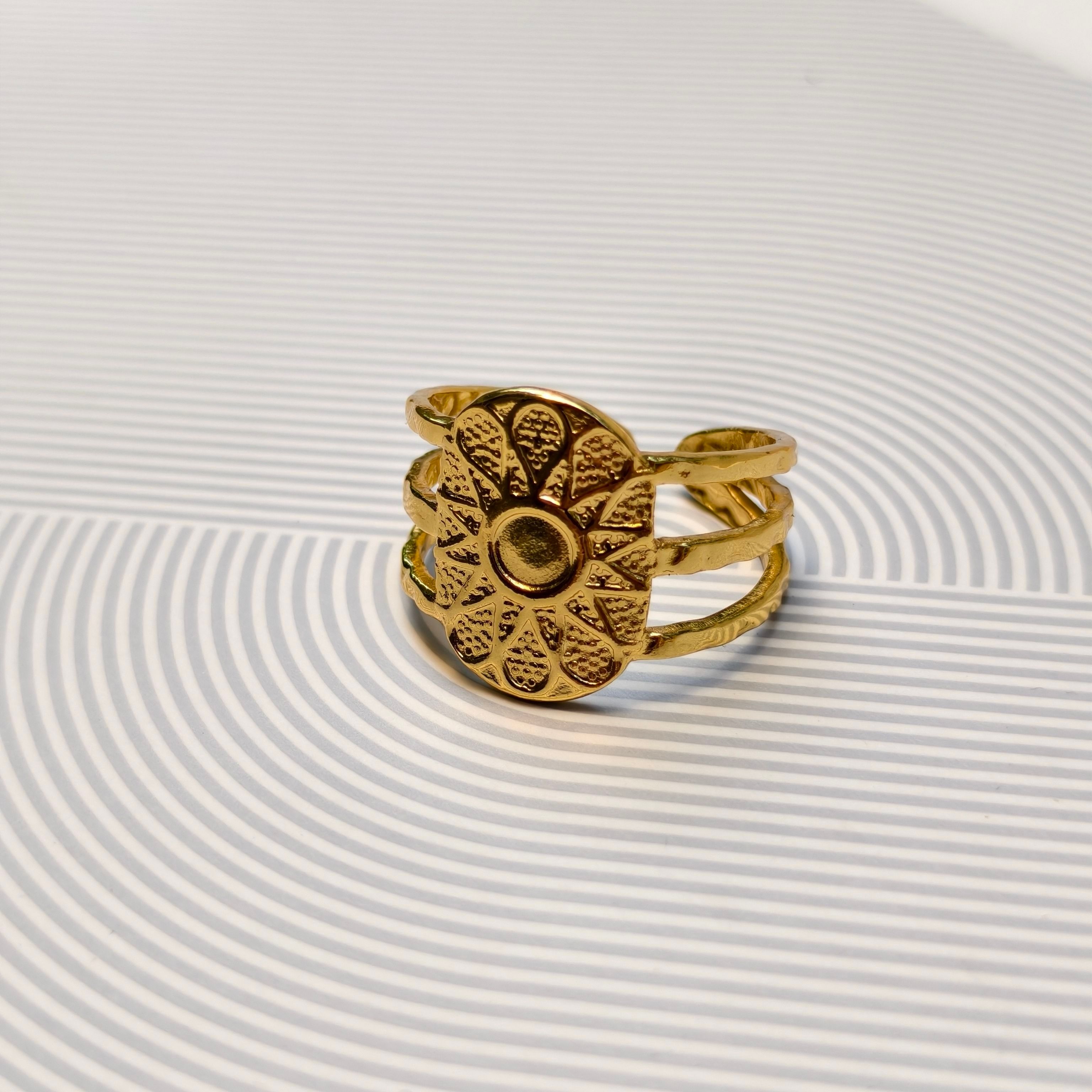 Helios Statement Ring 2