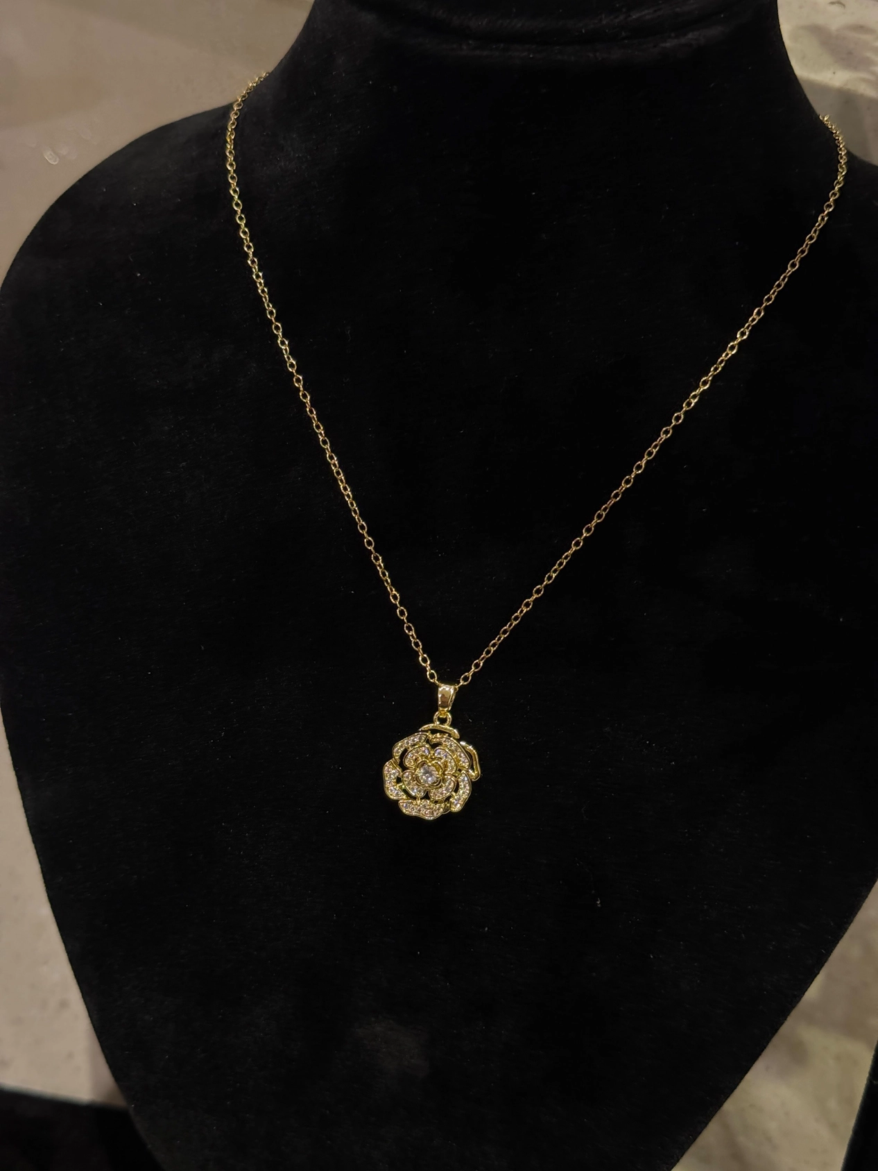 Spinning Pendent Necklace 1