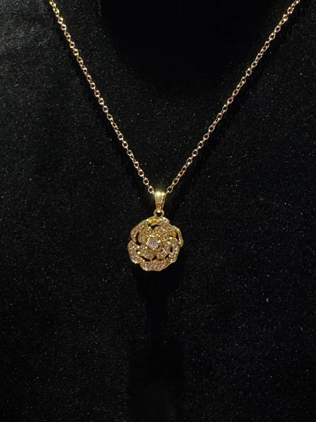 Spinning Pendent Necklace 2