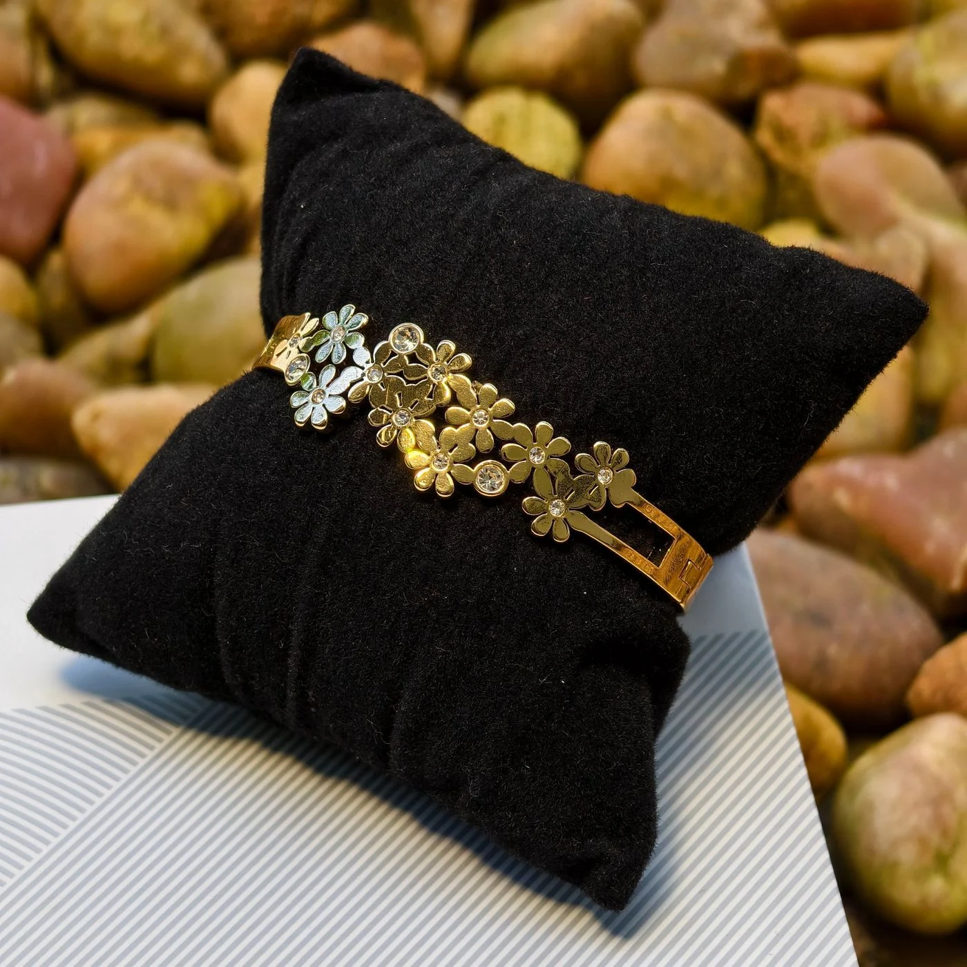 Daisies Bracelet (small) 1