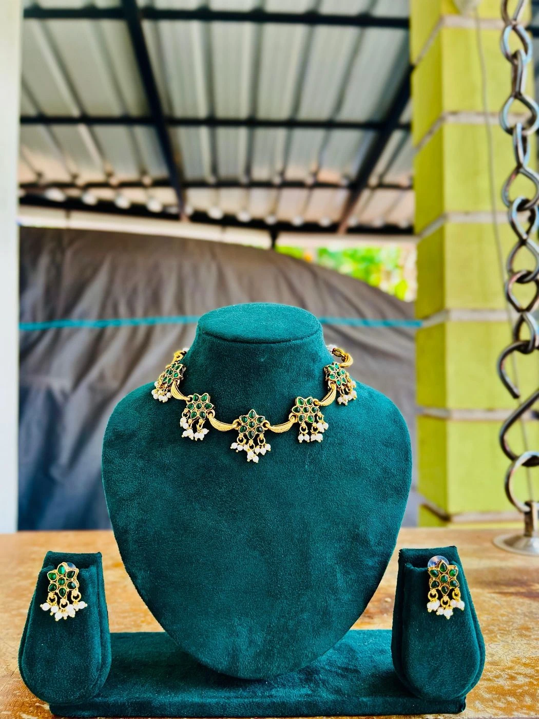 Elegant Emerald Choker set 2