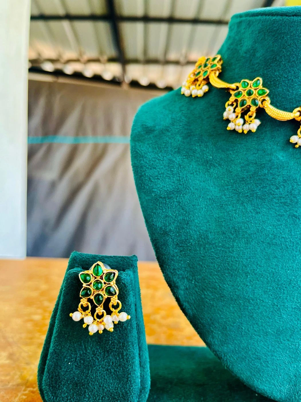 Elegant Emerald Choker set 3
