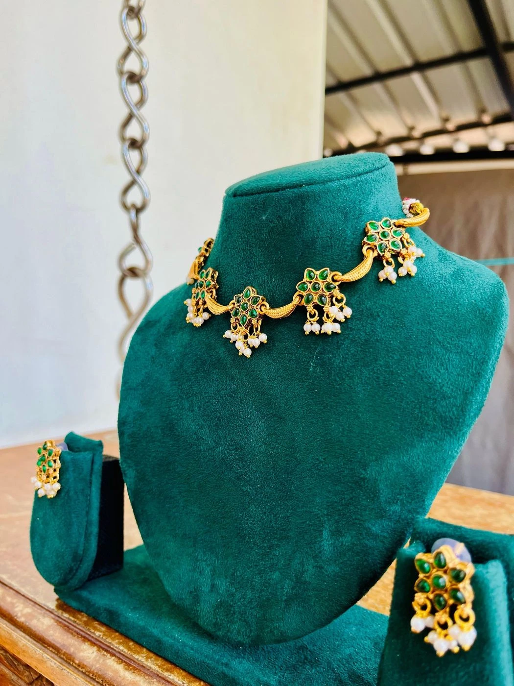 Elegant Emerald Choker set 4