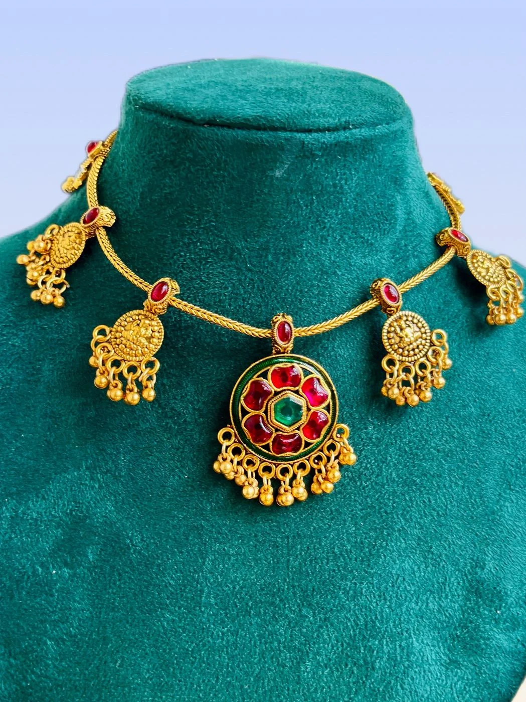 Multi pendant choker set 3