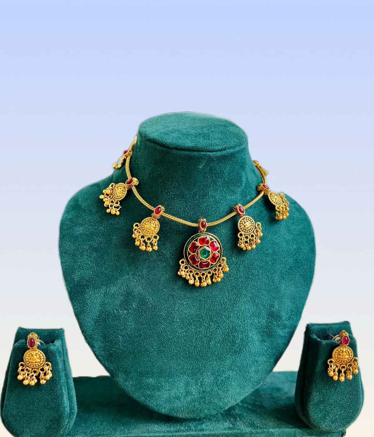 Multi pendant choker set 6