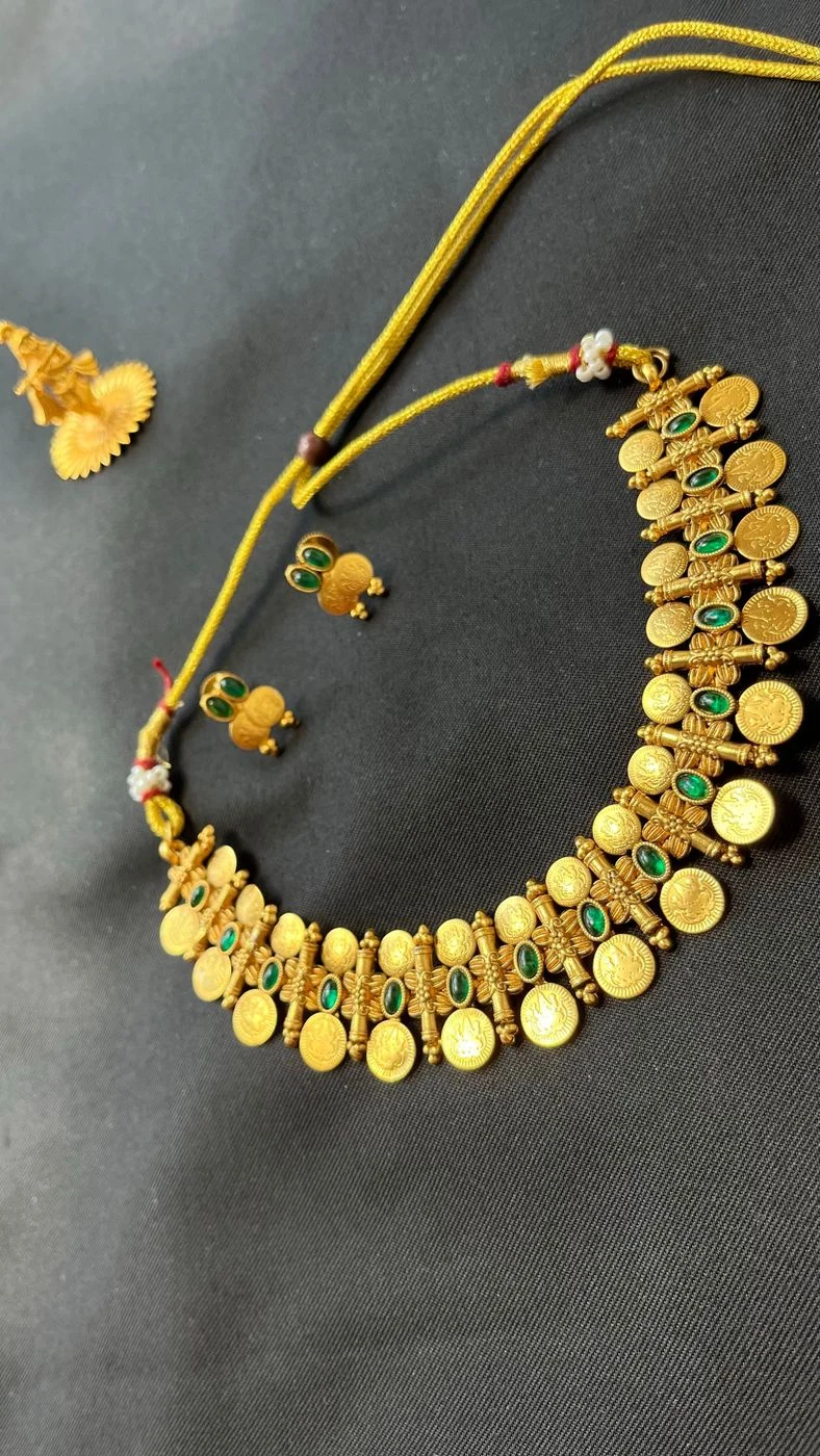 Double side coin choker 3