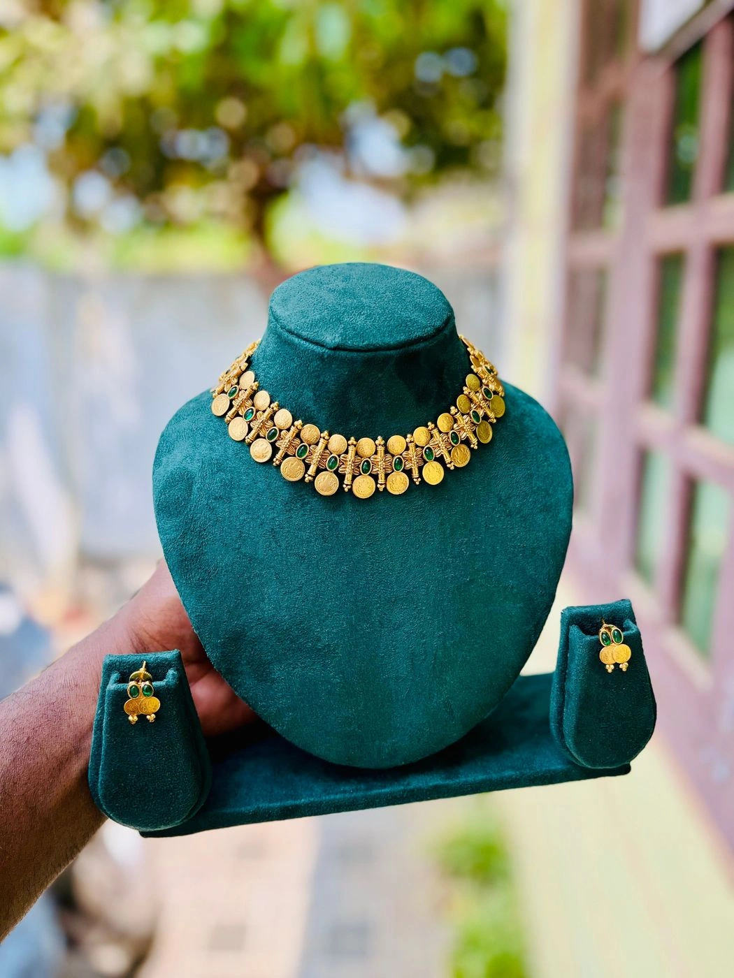 Double side coin choker 1