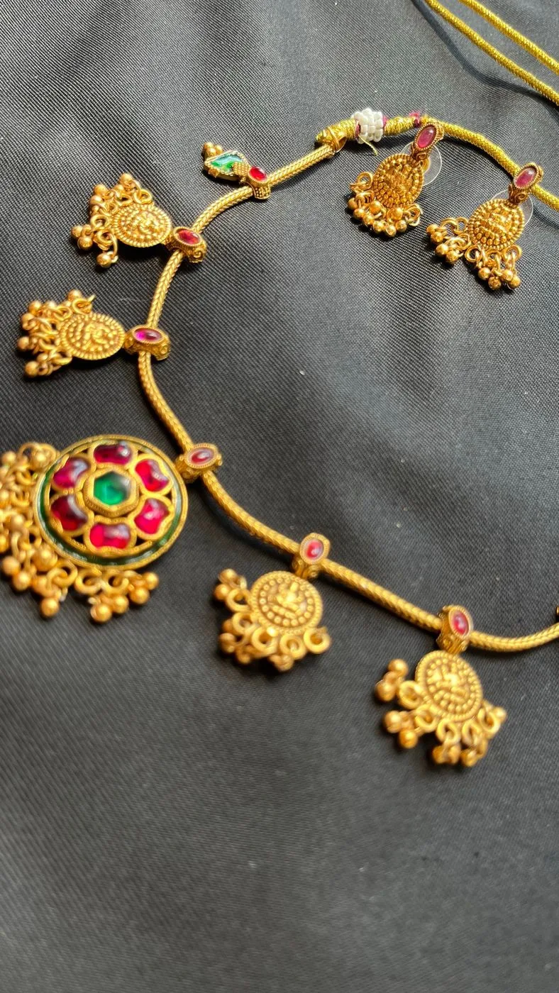 Multi pendant choker set 10