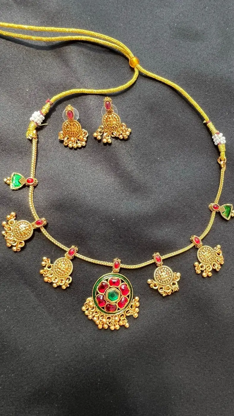 Multi pendant choker set 9