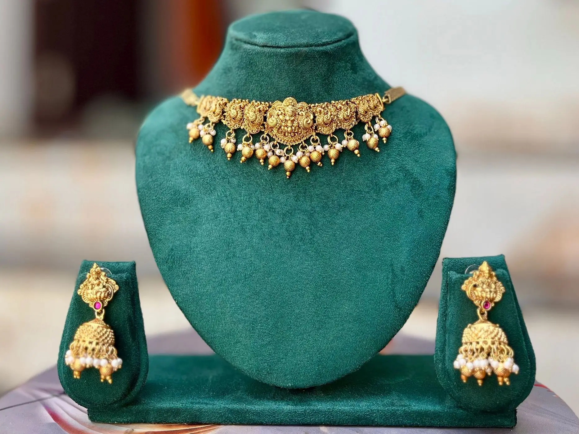Devi Chokerset 1