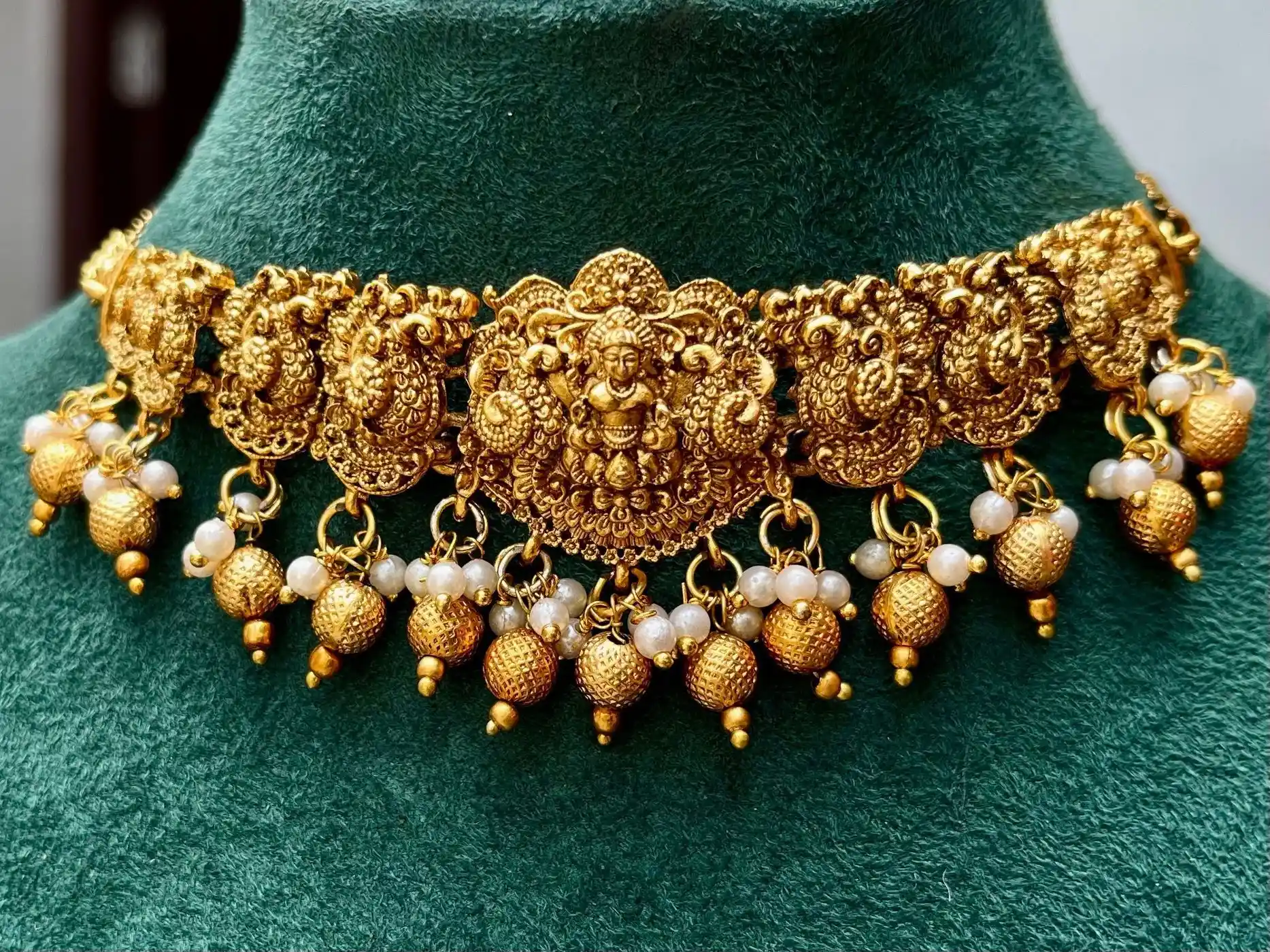 Devi Chokerset 3