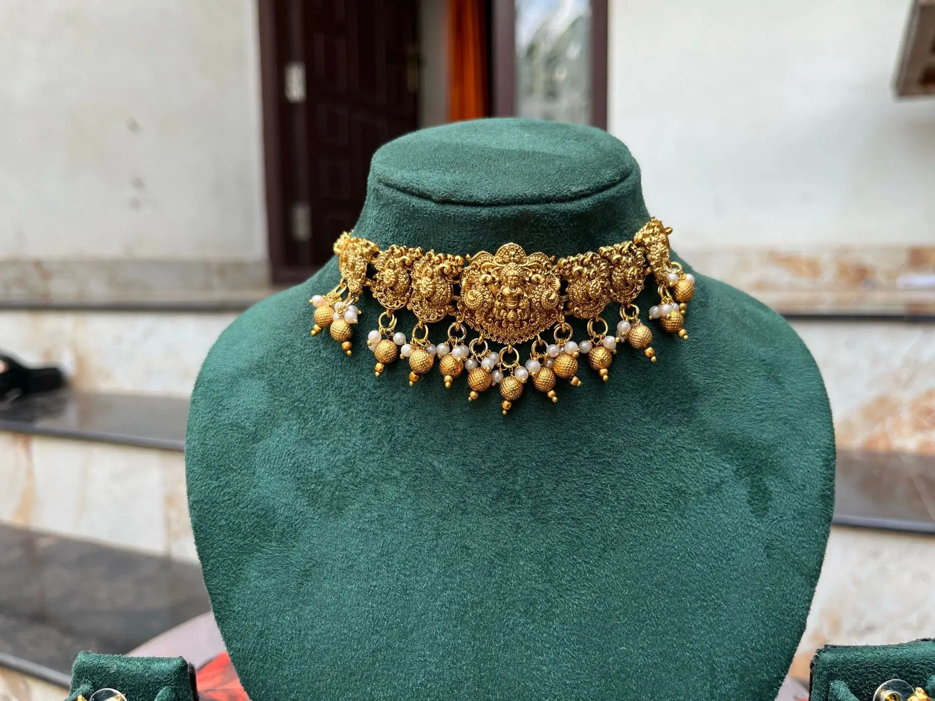 Devi Chokerset 6