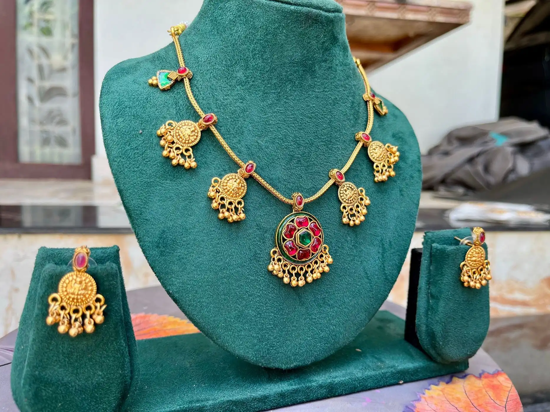 Multi pendant choker set 11