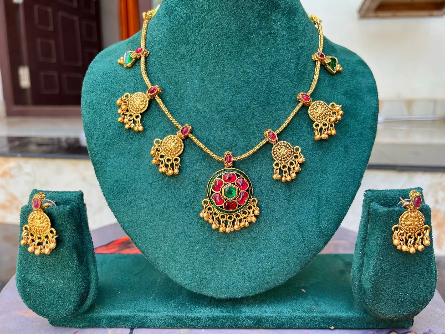 Multi pendant choker set 1