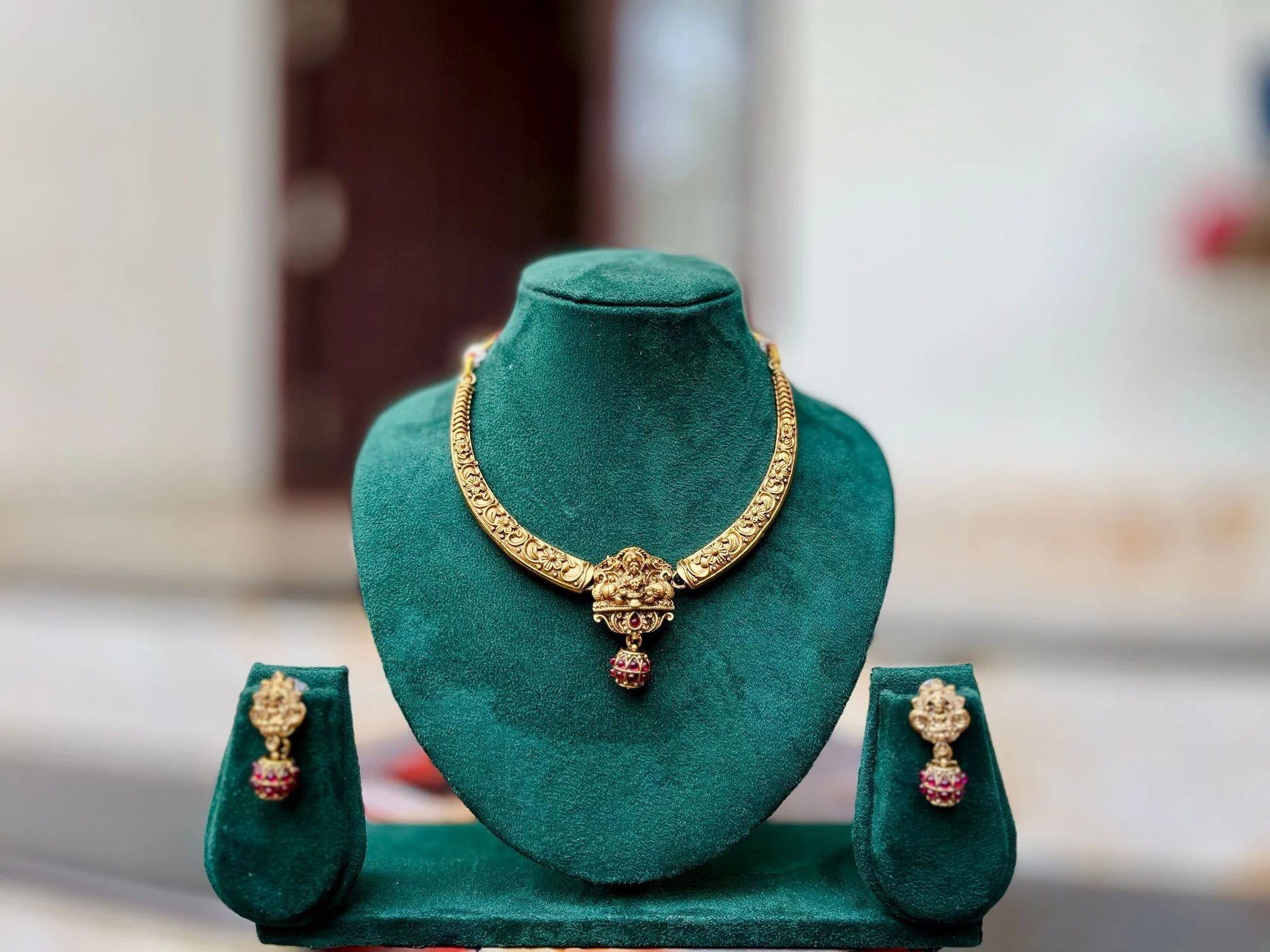 Hasli Antique Chokerset 1