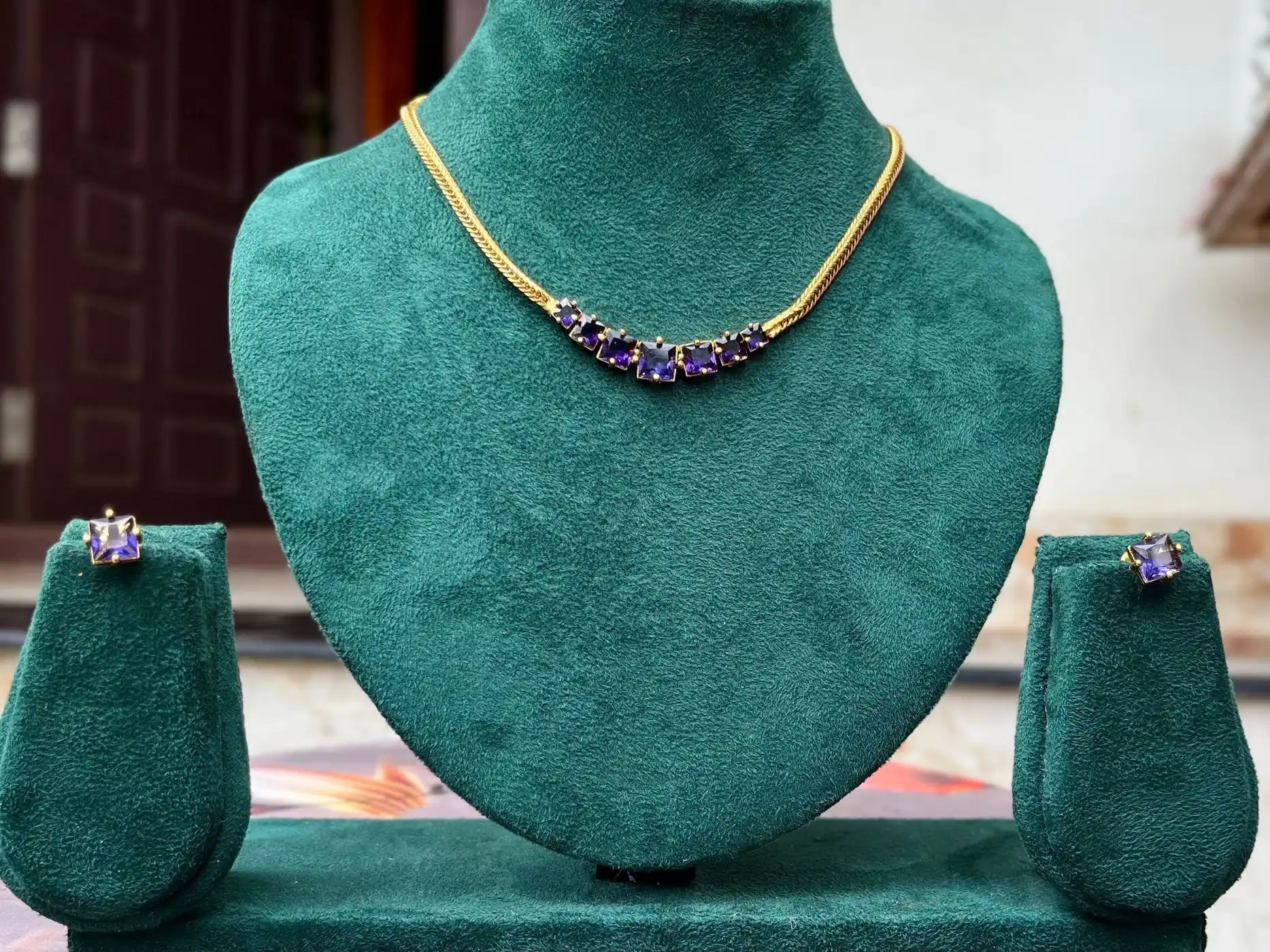 Violet stone chocker 1