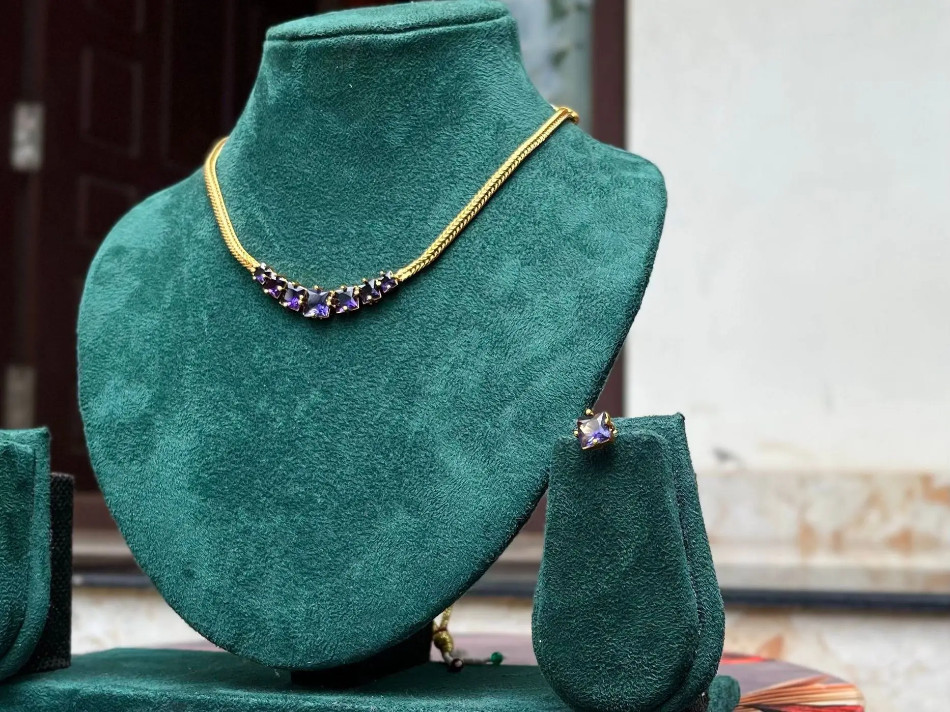 Violet stone chocker 3
