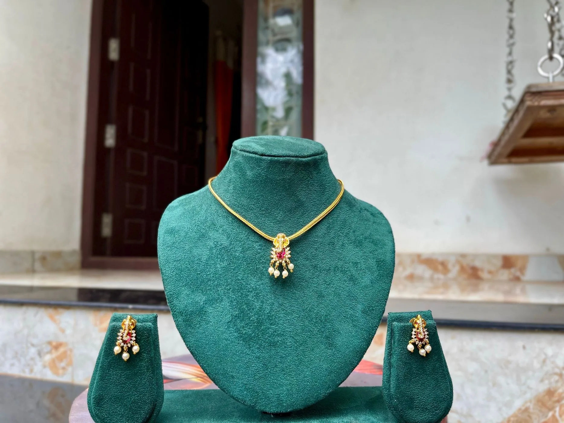 Red vinayaka choker 1