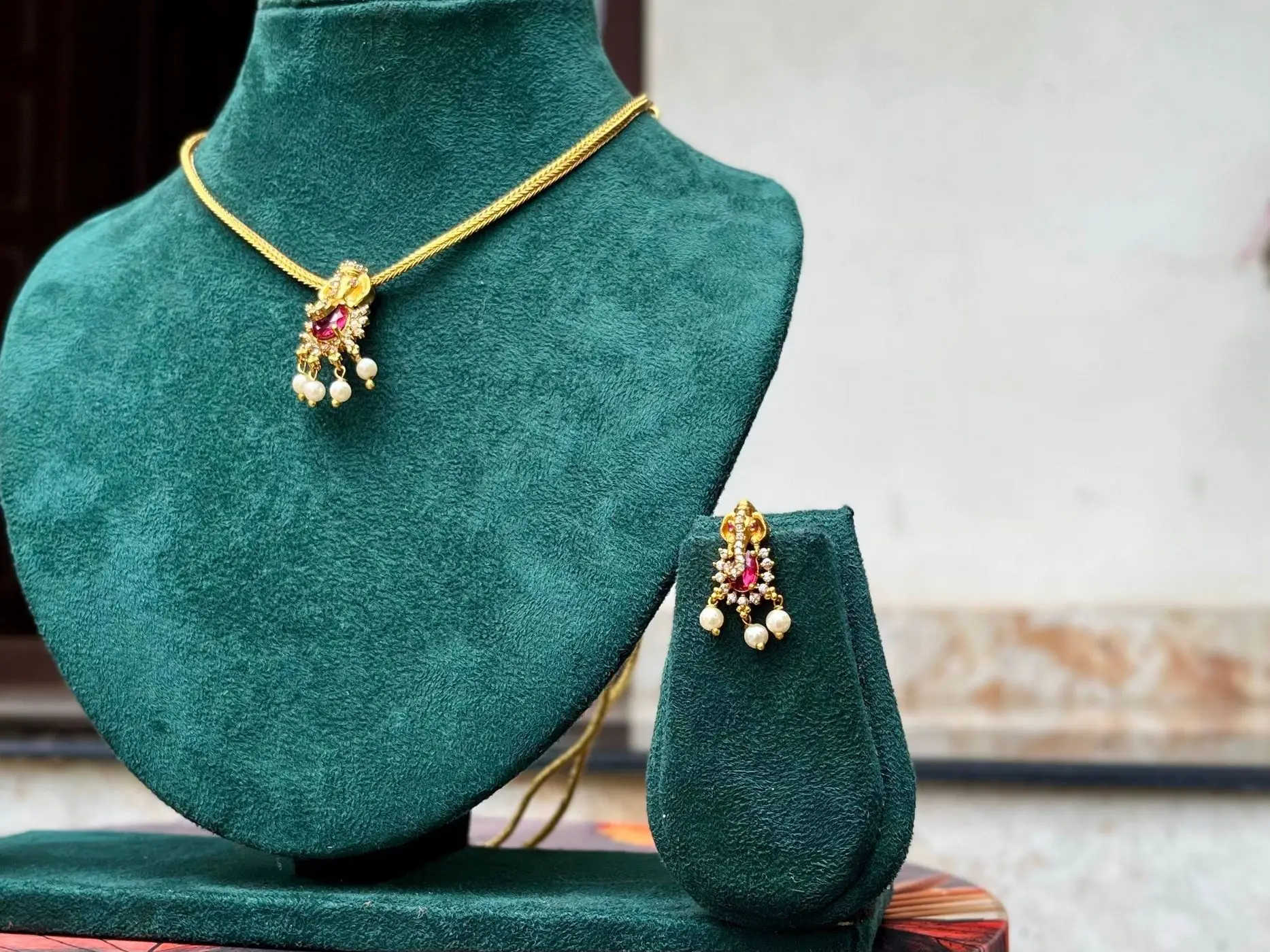 Red vinayaka choker 4