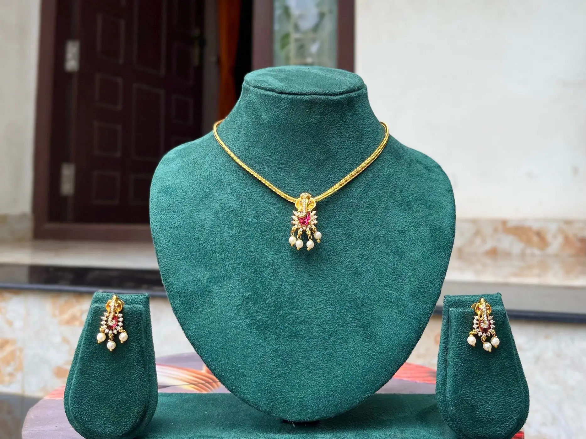 Red vinayaka choker 5