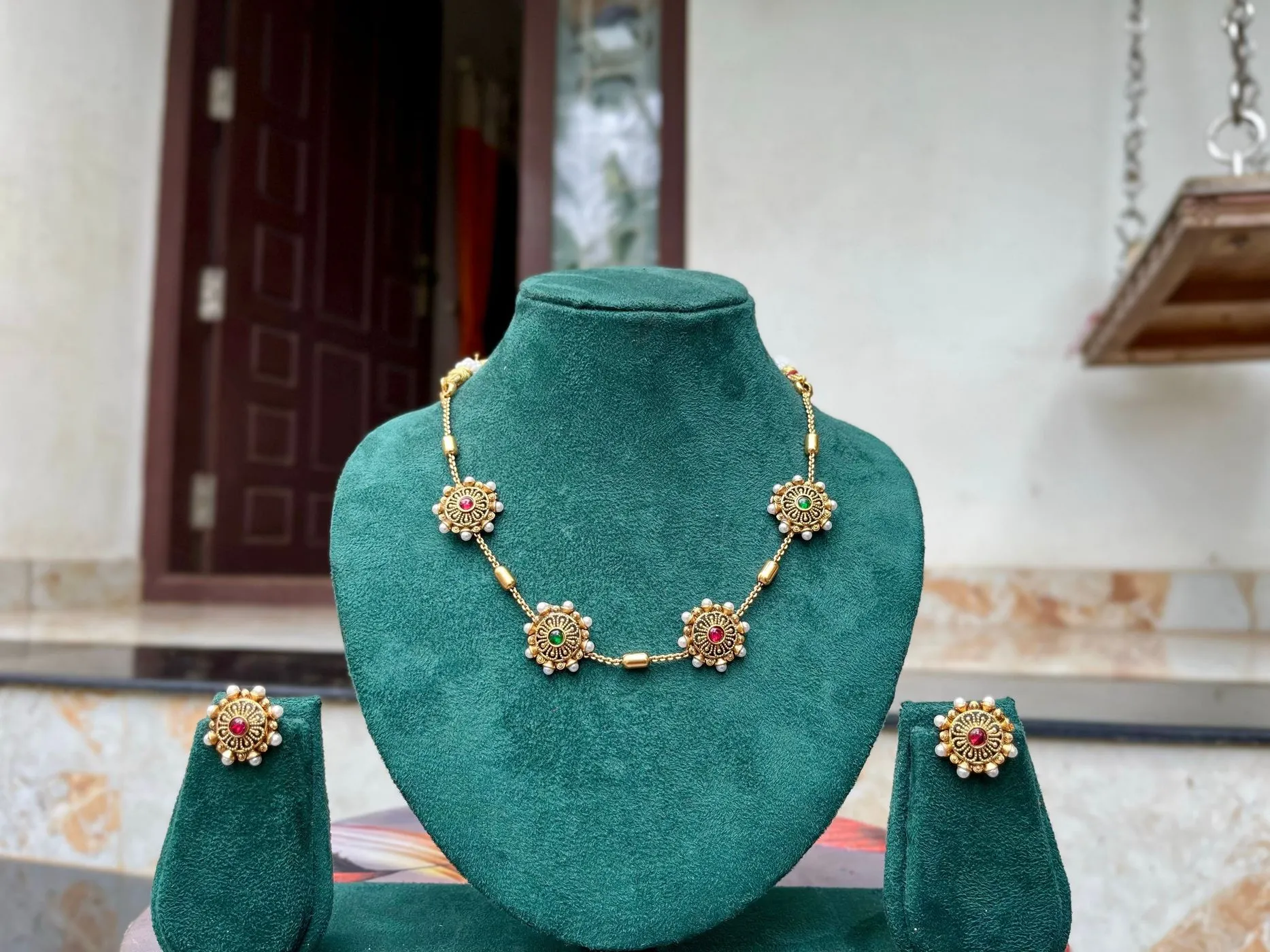 Simple multistone choker 4